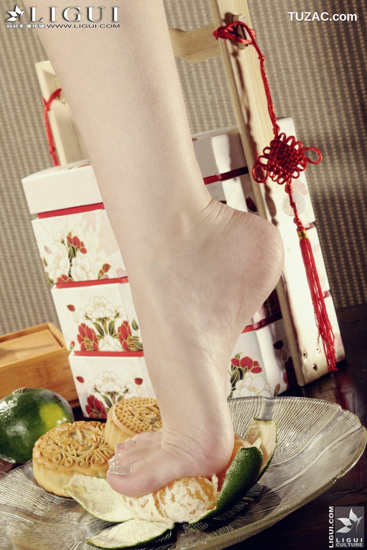 丽柜_Model 英子、Vicky《中秋月儿圆》 上下合集 美腿玉足写真图片[55P]