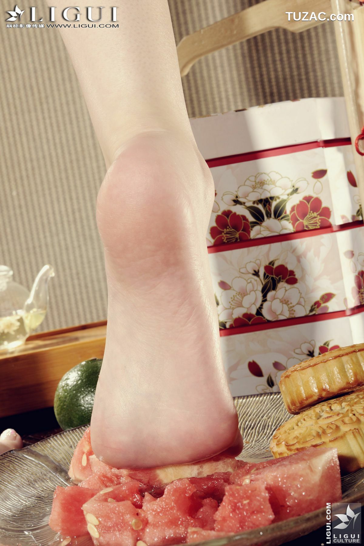 丽柜_Model 英子、Vicky《中秋月儿圆》 上下合集 美腿玉足写真图片[55P]