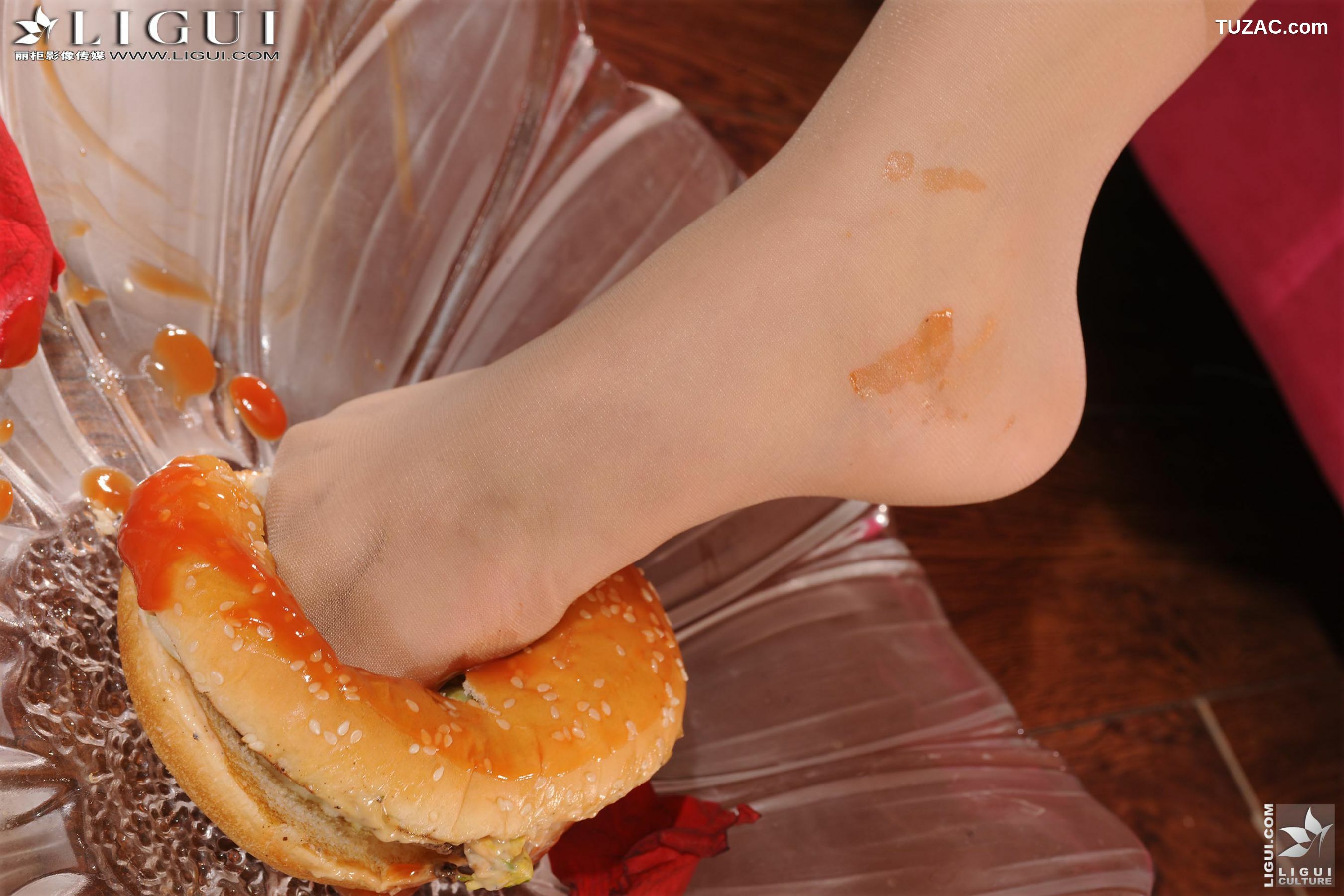 丽柜_Model 英子《美味的肉丝袜美足》上下合集 美腿玉足写真图片[59P]