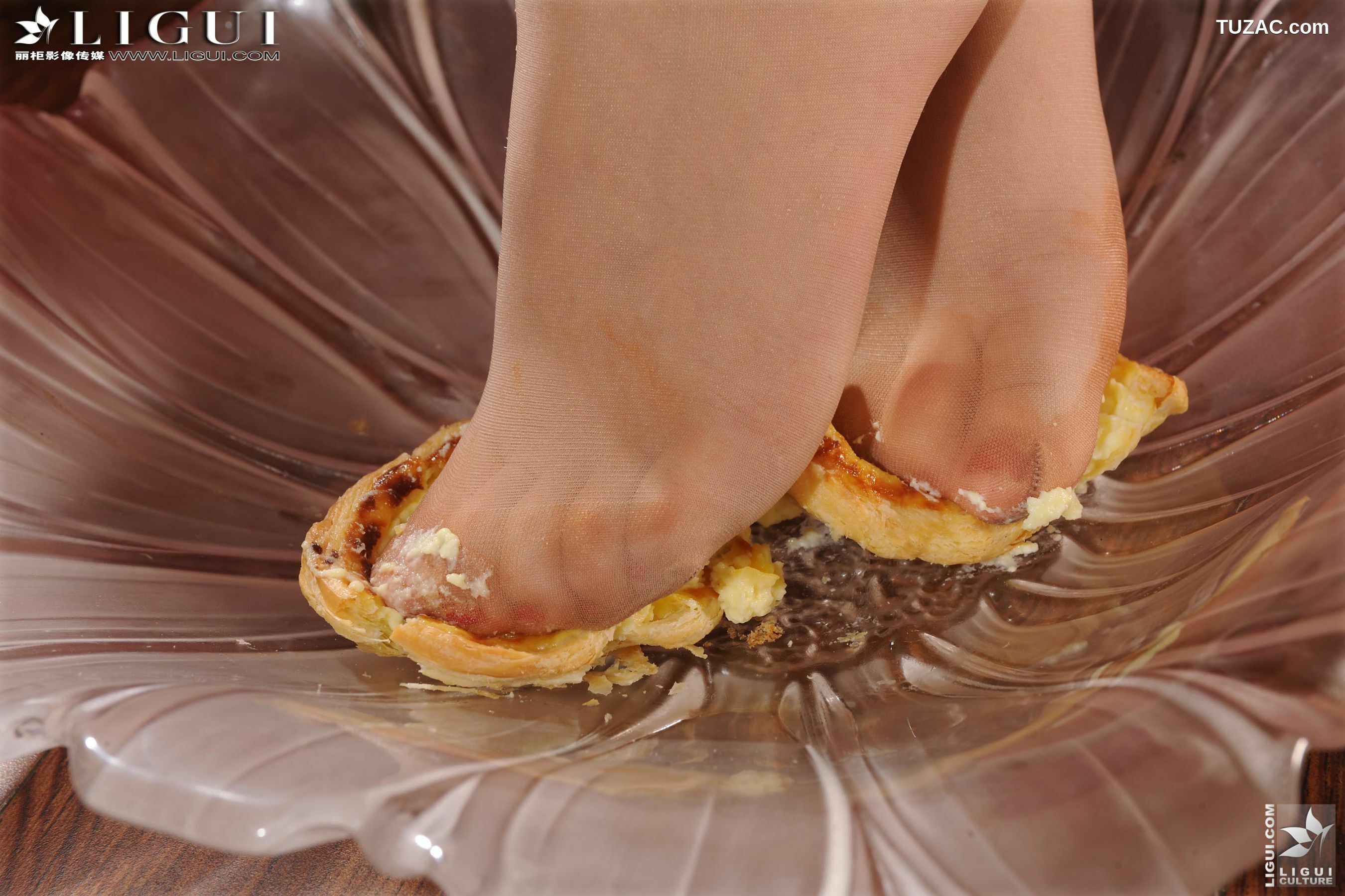 丽柜_Model 英子《美味的肉丝袜美足》上下合集 美腿玉足写真图片[59P]