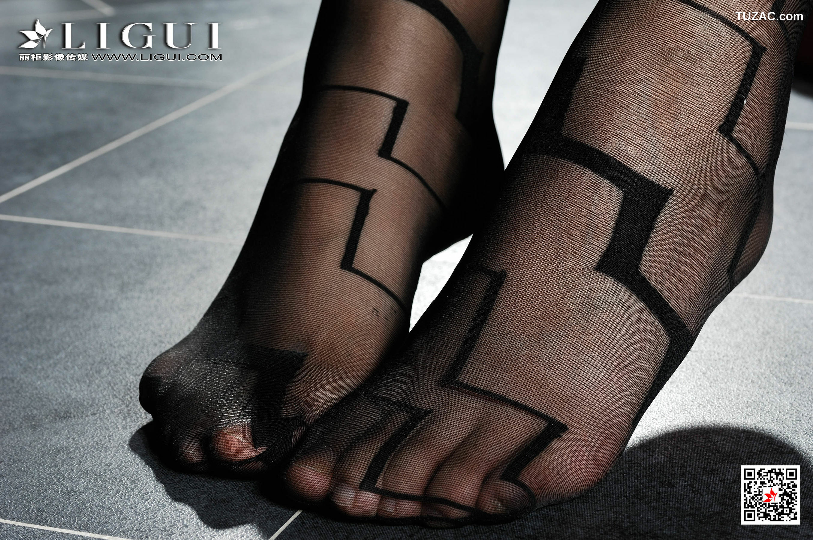 丽柜_Model 莲莲《黑丝美腿丝足》  写真集[42P]