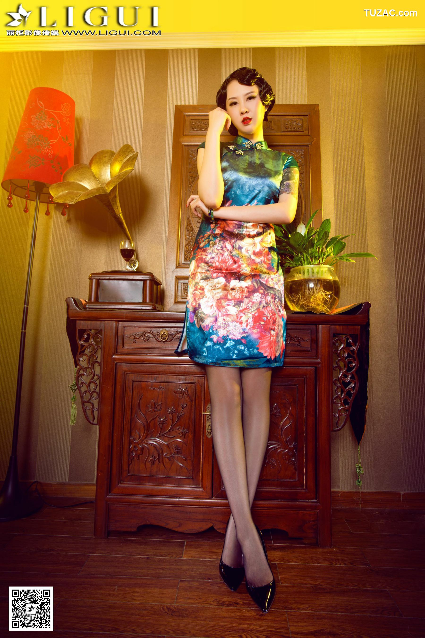 丽柜_Model 菲菲《古典旗袍灰丝美足》上下全集 美腿丝足写真图片[64P]