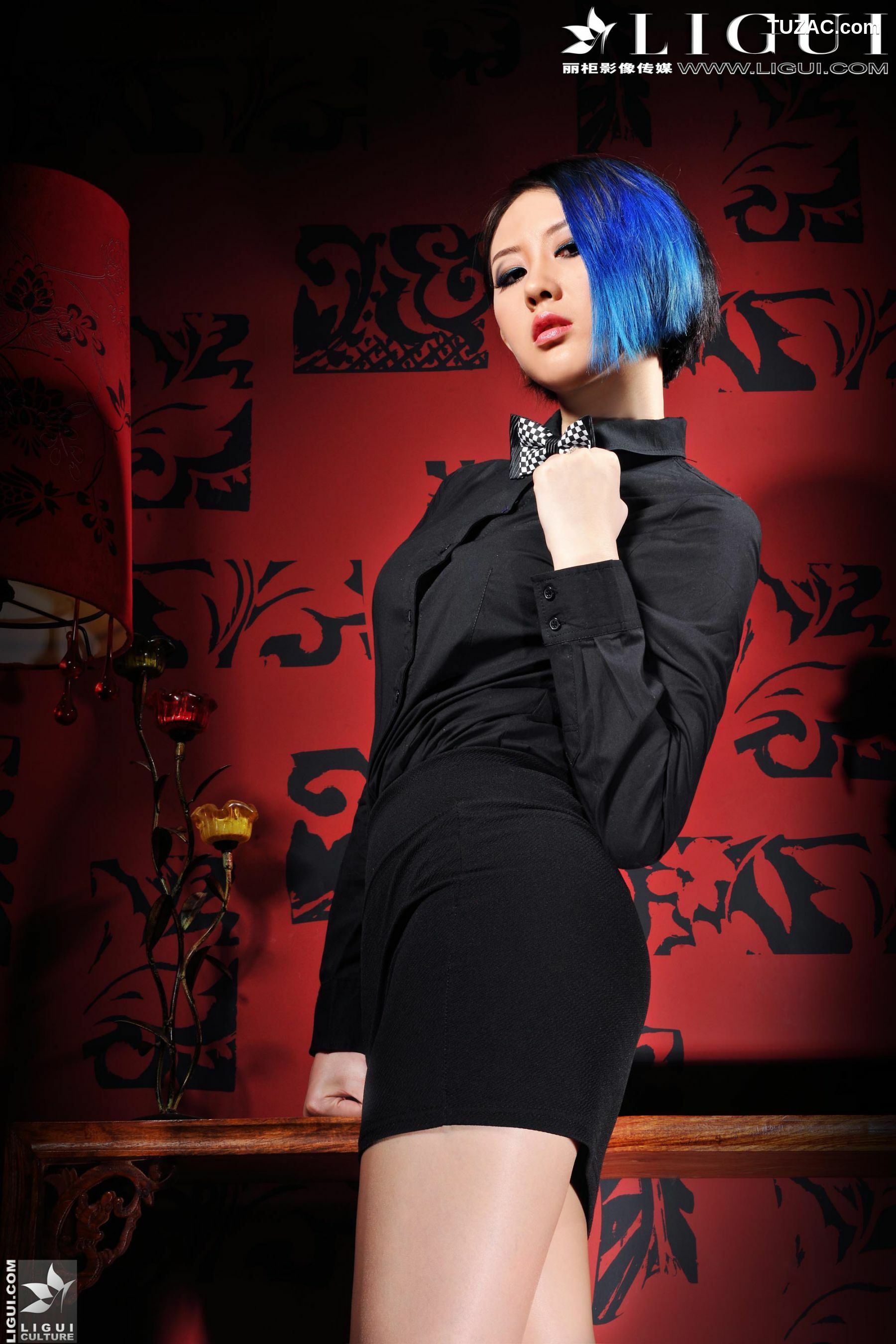 丽柜_Model 菲菲《帅气蓝发女郎》 美腿丝足写真图片[88P]