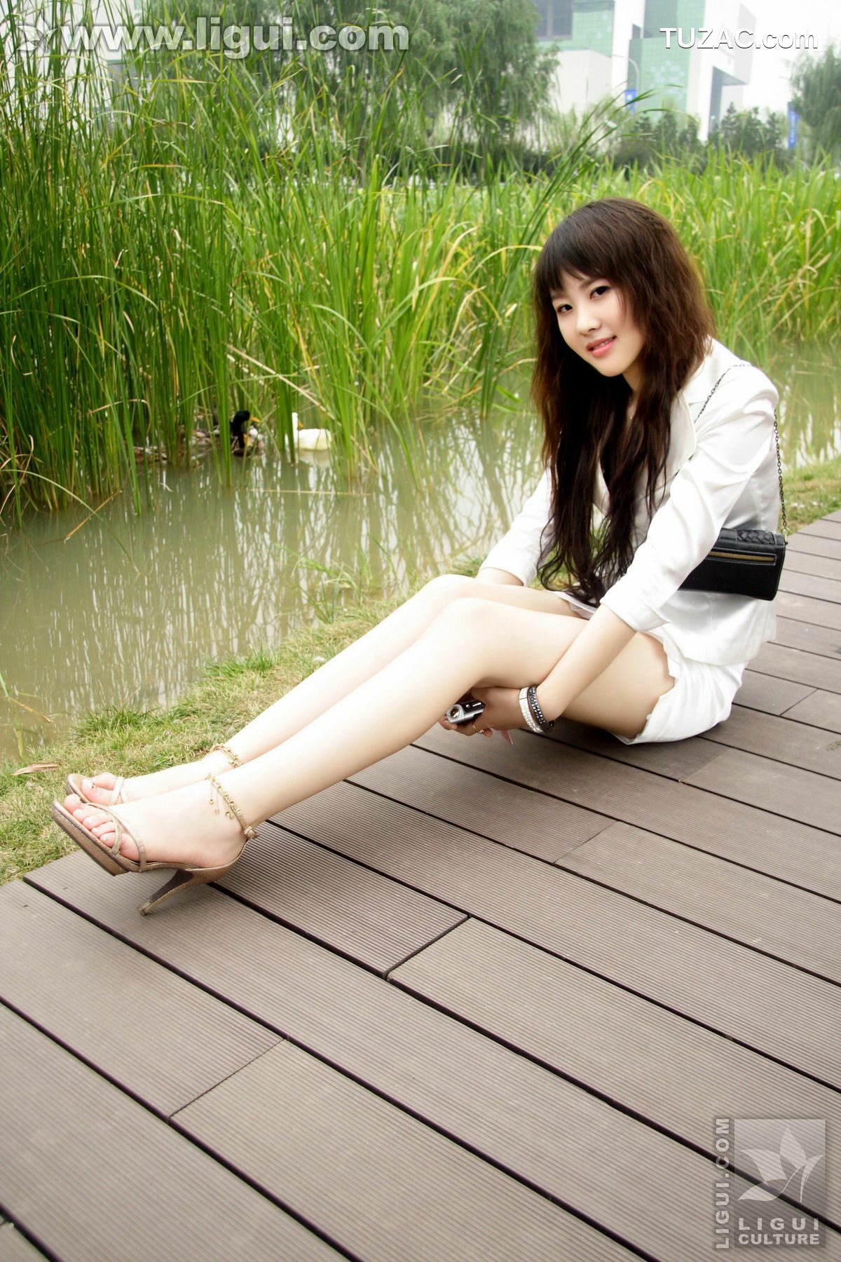 丽柜_Model 菲菲《超级美女奥运赛场展》 美腿玉足写真图片[44P]