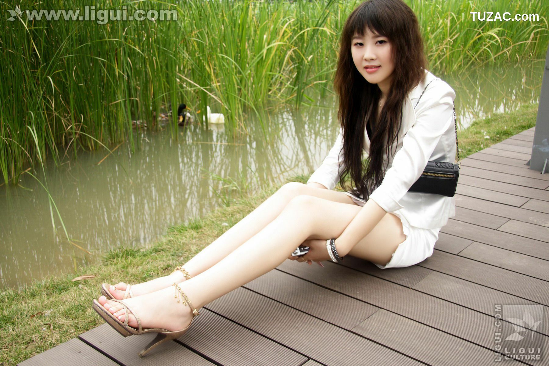 丽柜_Model 菲菲《超级美女奥运赛场展》 美腿玉足写真图片[44P]