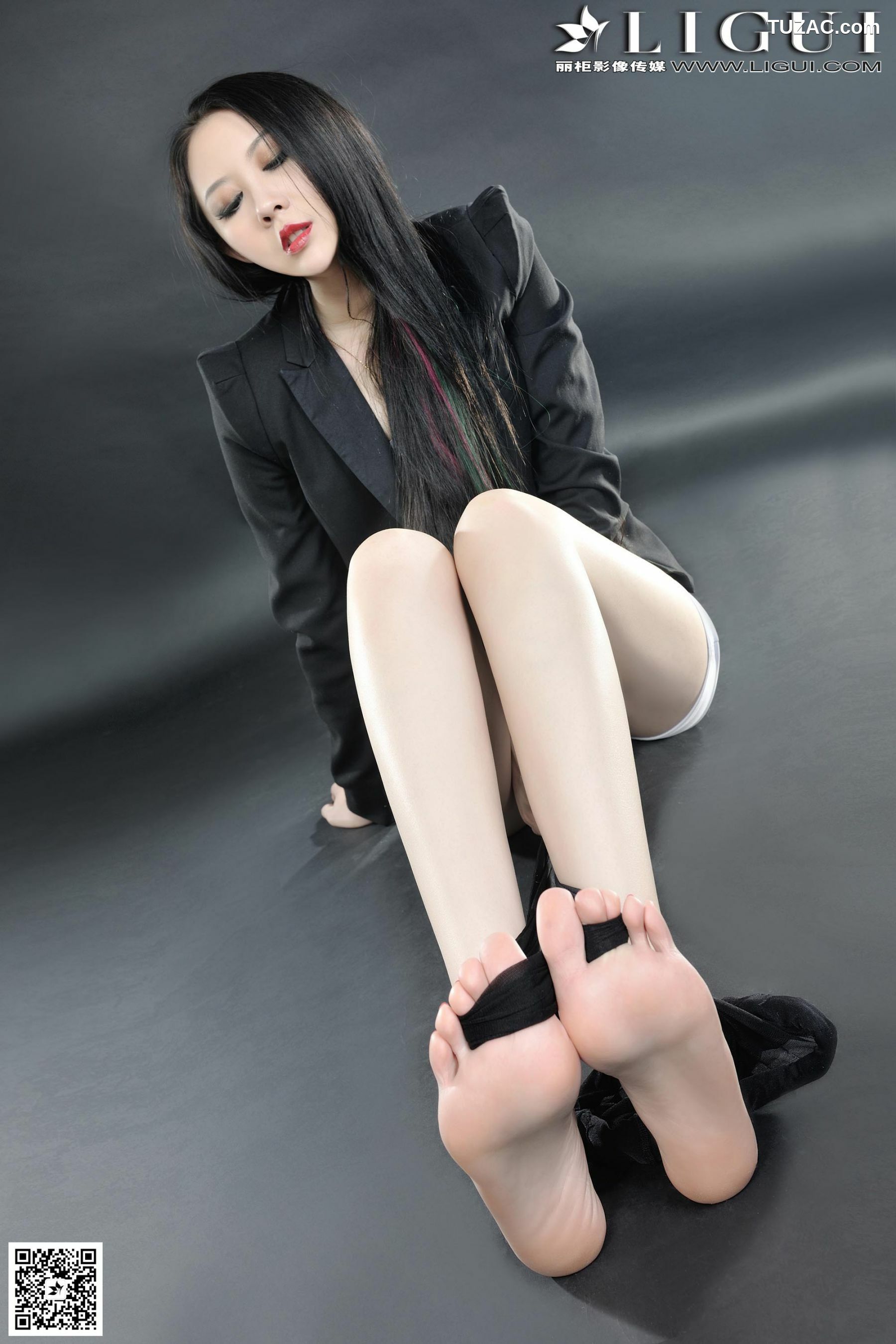 丽柜_Model 菲菲《高贵黑丝丽人丝足》上中下全集 美腿玉足写真图片[104P]