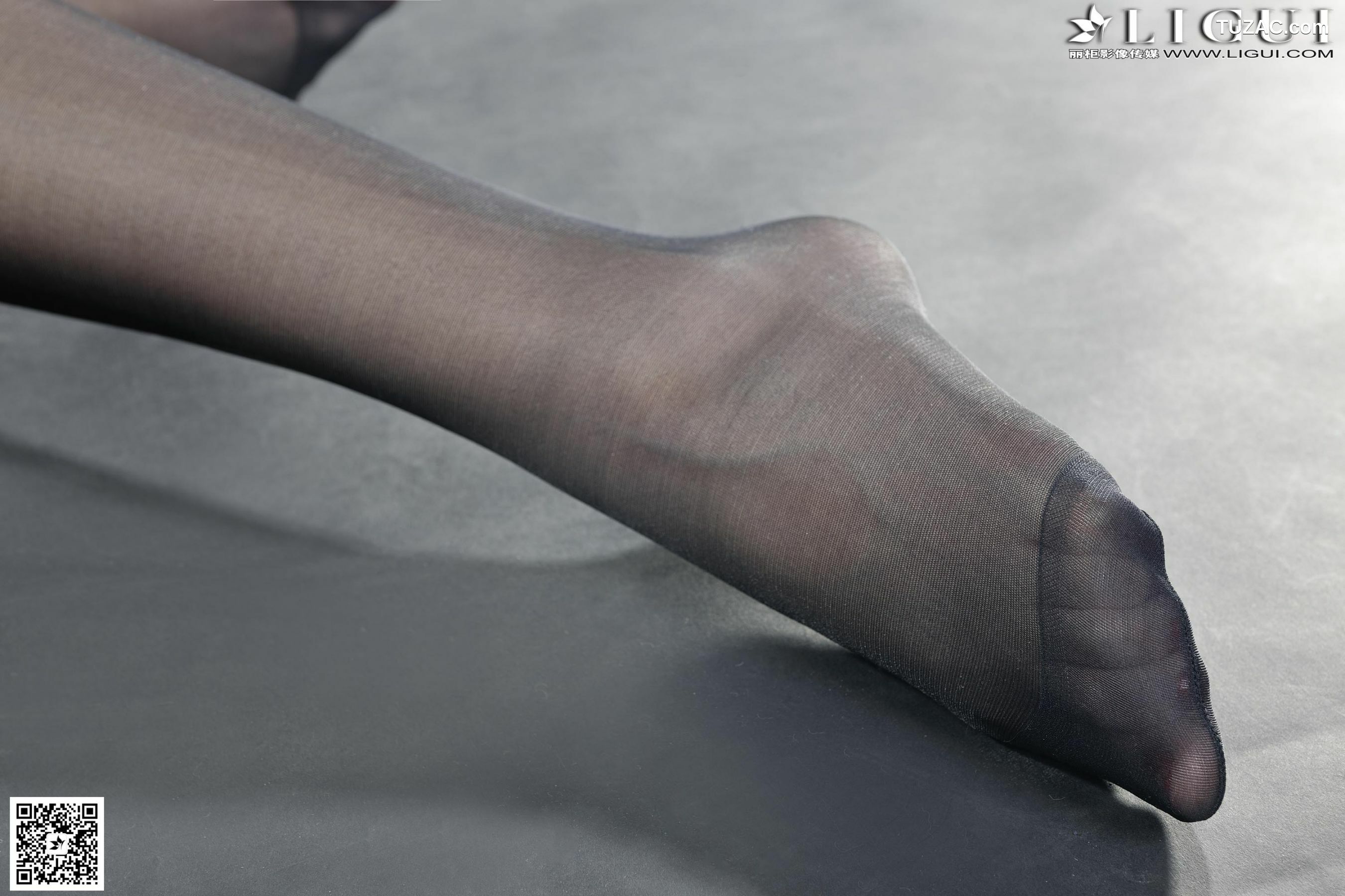 丽柜_Model 菲菲《高贵黑丝丽人丝足》上中下全集 美腿玉足写真图片[104P]