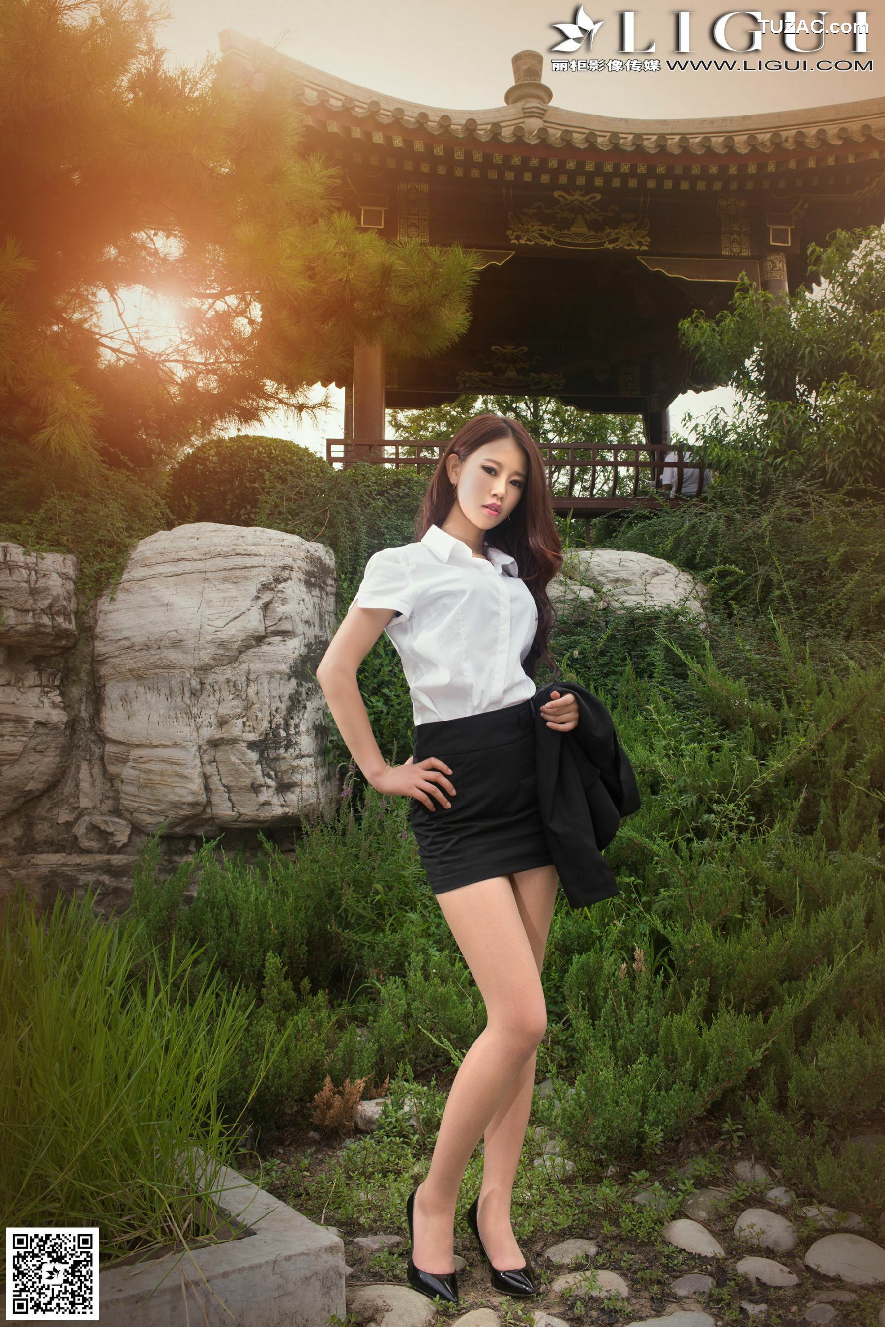 丽柜_Model 语寒《公园外拍丝足高跟》上下全集 美腿玉足写真图片[79P]