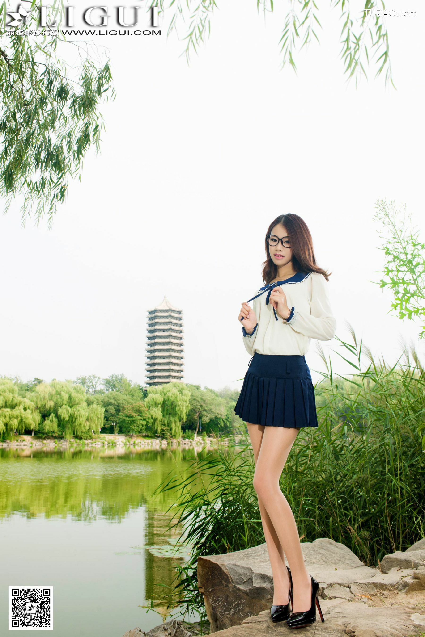 丽柜_Model 语寒《校花女神公园美拍》上下全集 美腿玉足写真图片[77P]