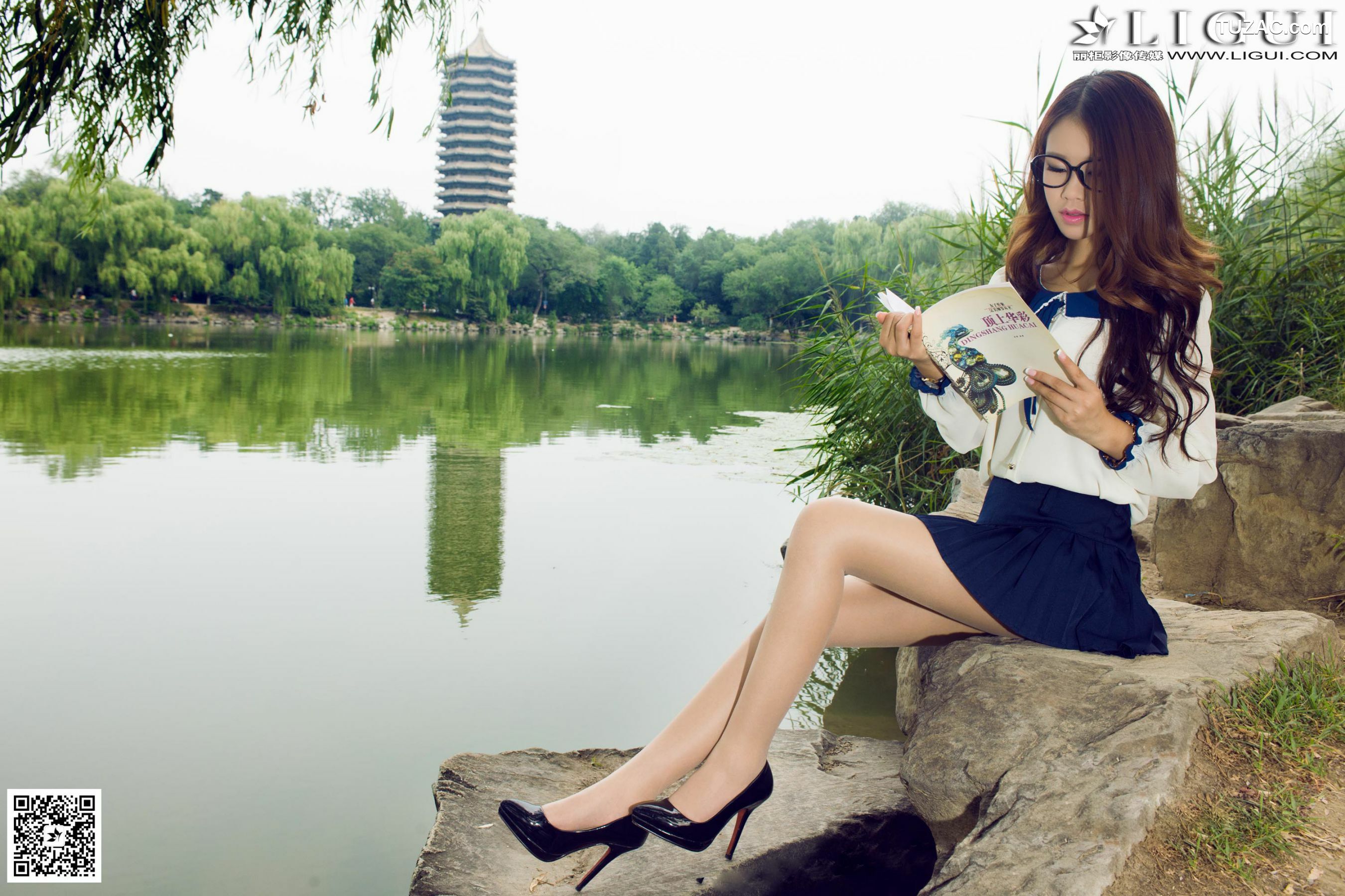 丽柜_Model 语寒《校花女神公园美拍》上下全集 美腿玉足写真图片[77P]