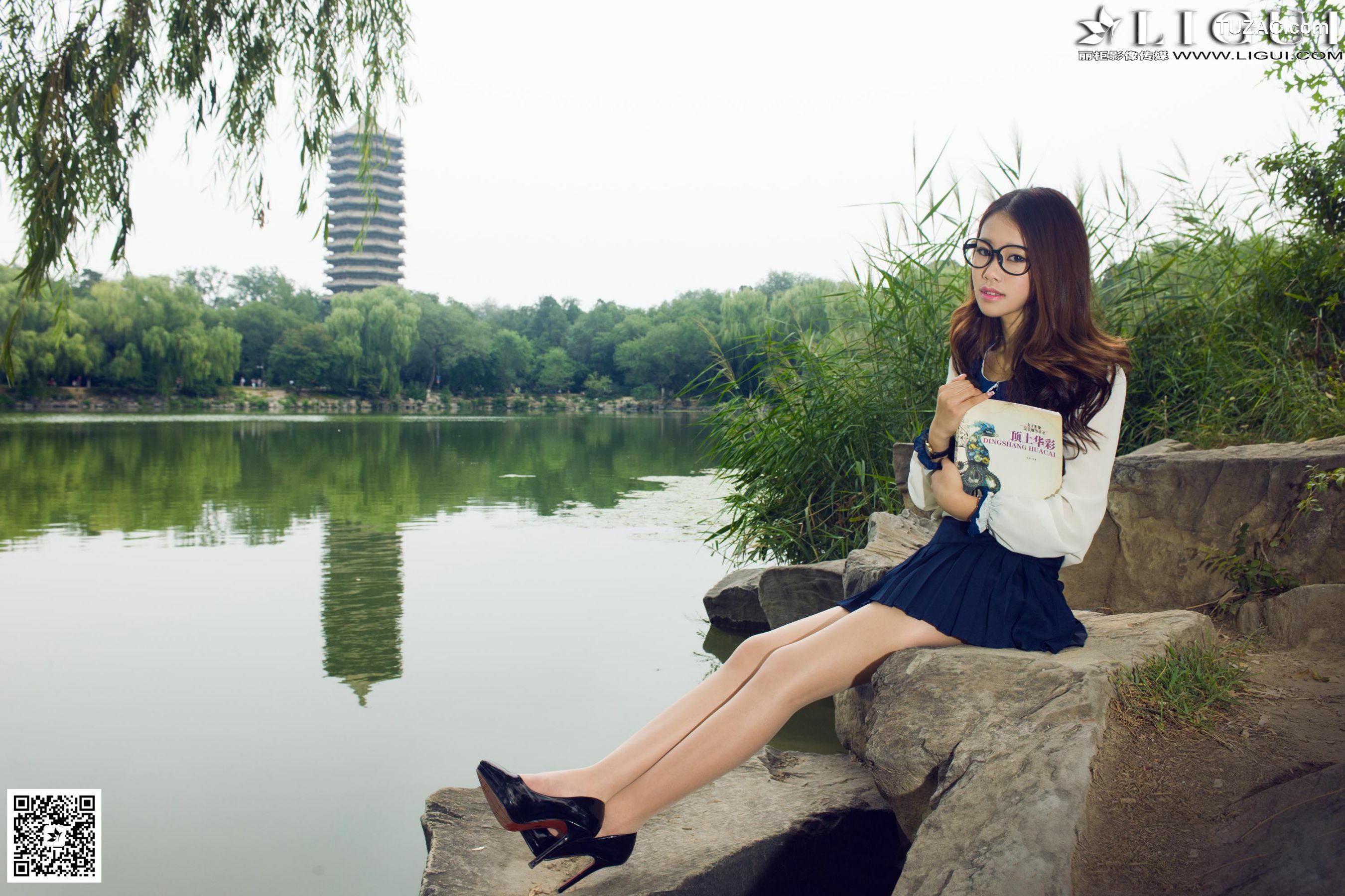 丽柜_Model 语寒《校花女神公园美拍》上下全集 美腿玉足写真图片[77P]