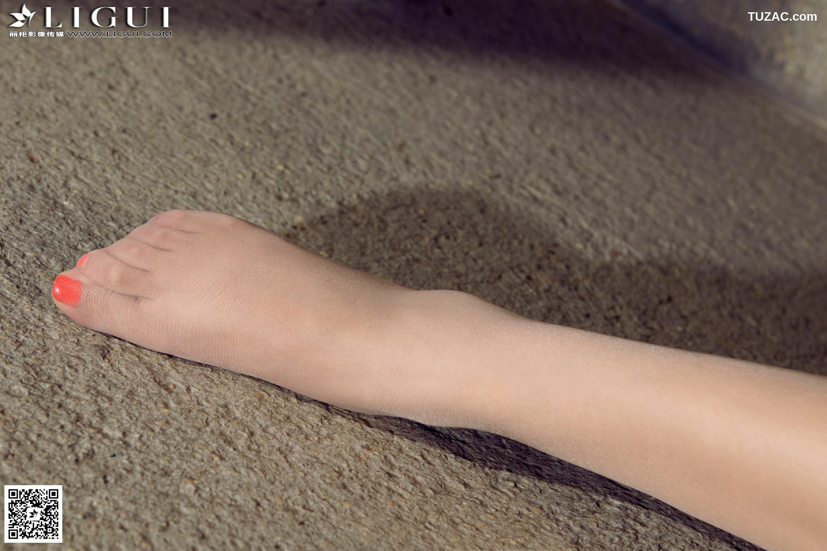 丽柜_Model 语寒《校花女神公园美拍》上下全集 美腿玉足写真图片[77P]