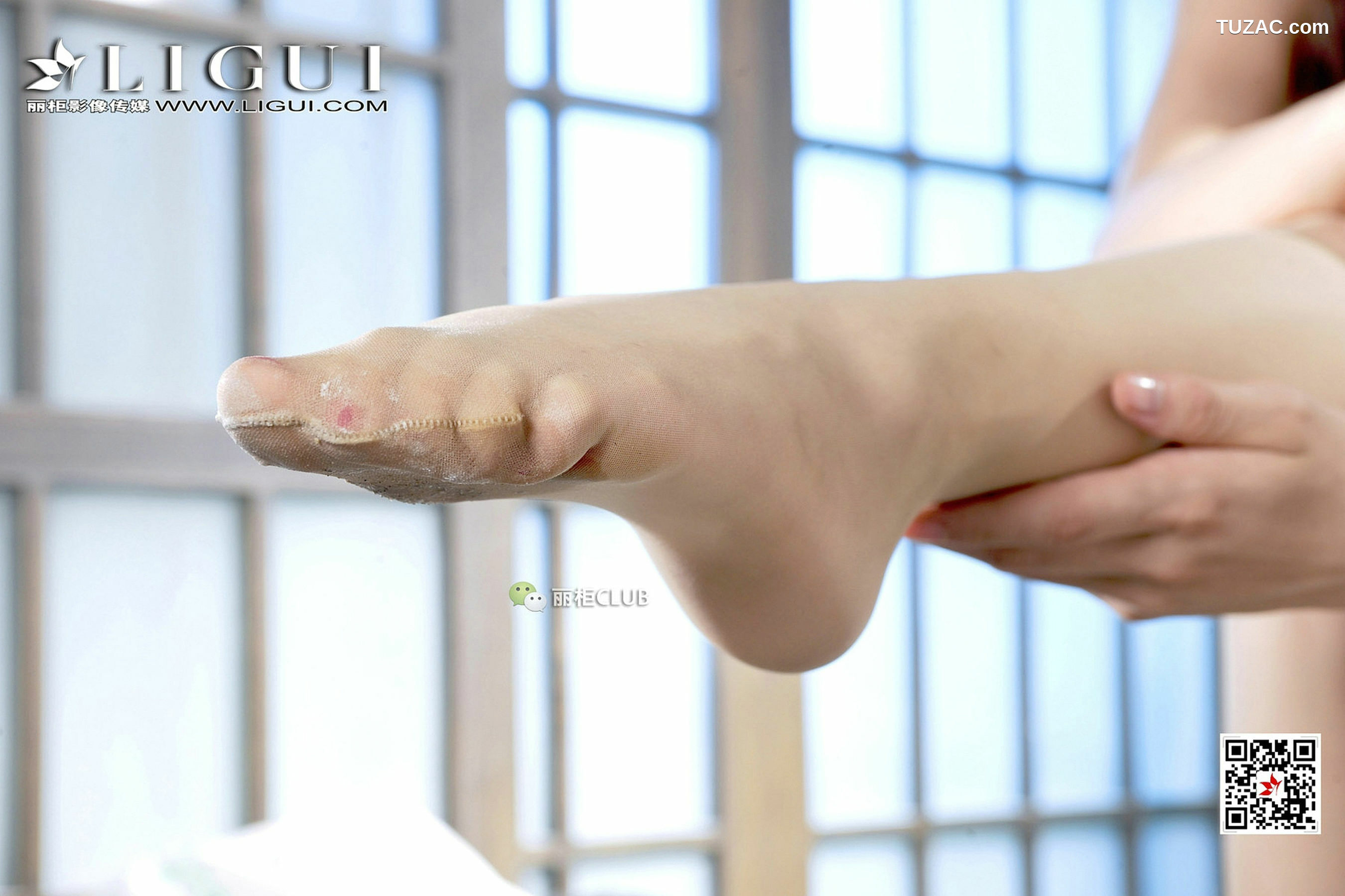 丽柜_Model 雪儿《丝足装修工》 写真集[88P]