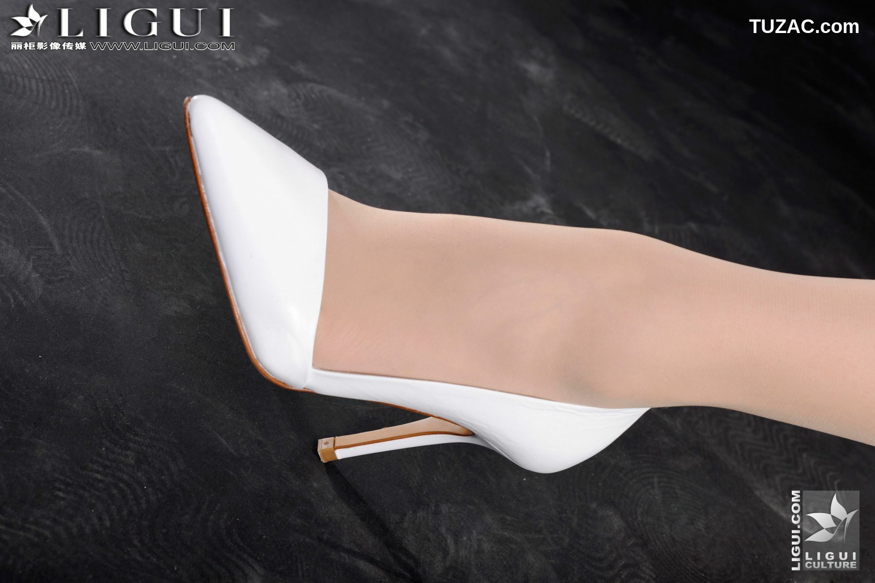 丽柜_Model 雪儿《白领丽人的诱惑》 上下合集 美腿玉足写真图片[76P]