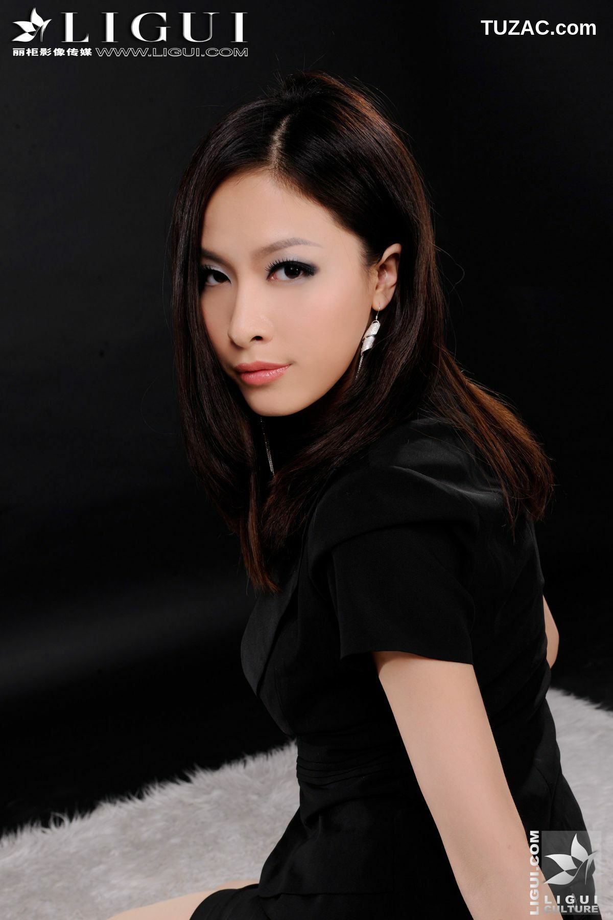 丽柜_Model 雪儿《白领丽人的诱惑》 上下合集 美腿玉足写真图片[76P]