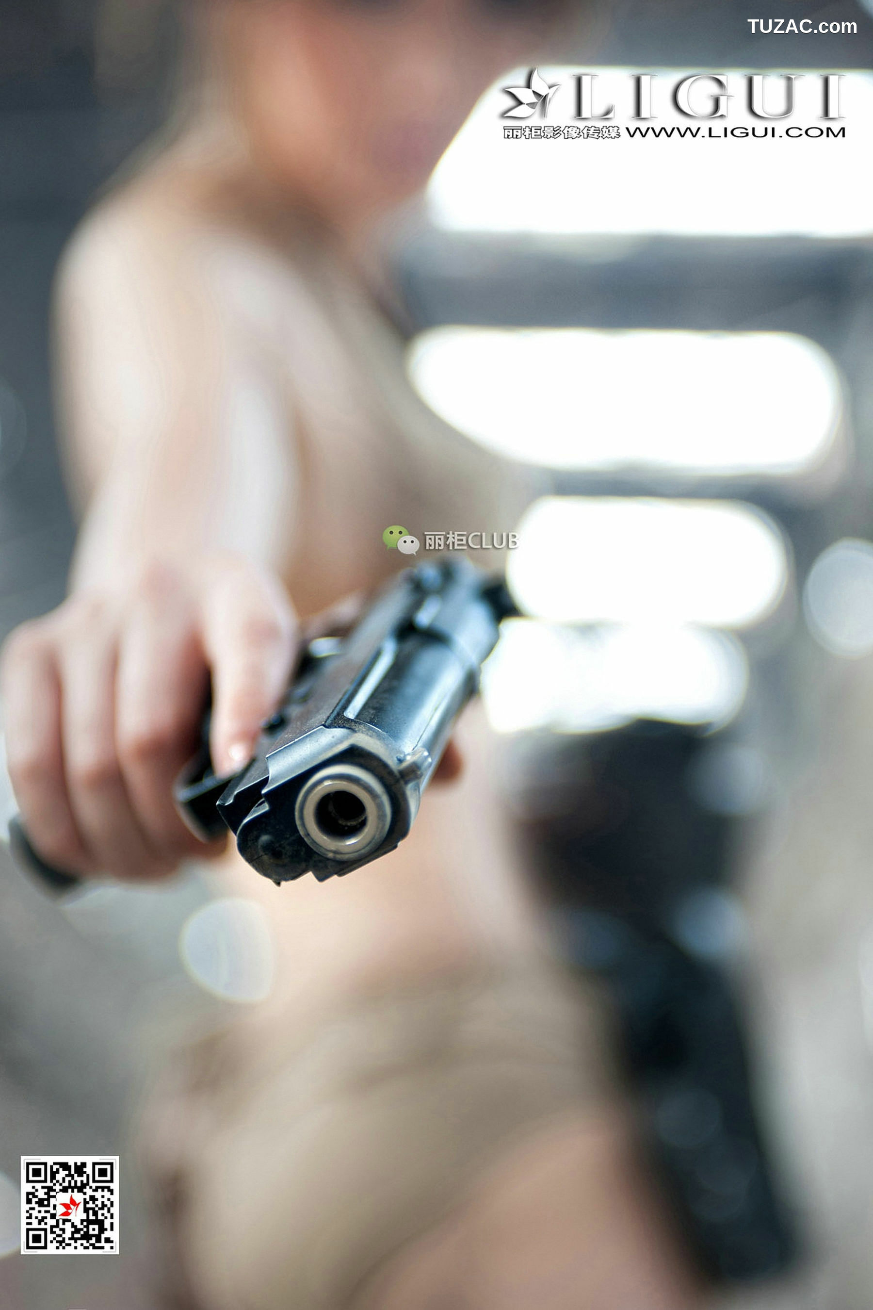 丽柜_Model 黄芬《女兵美腿丝足》 写真集[60P]