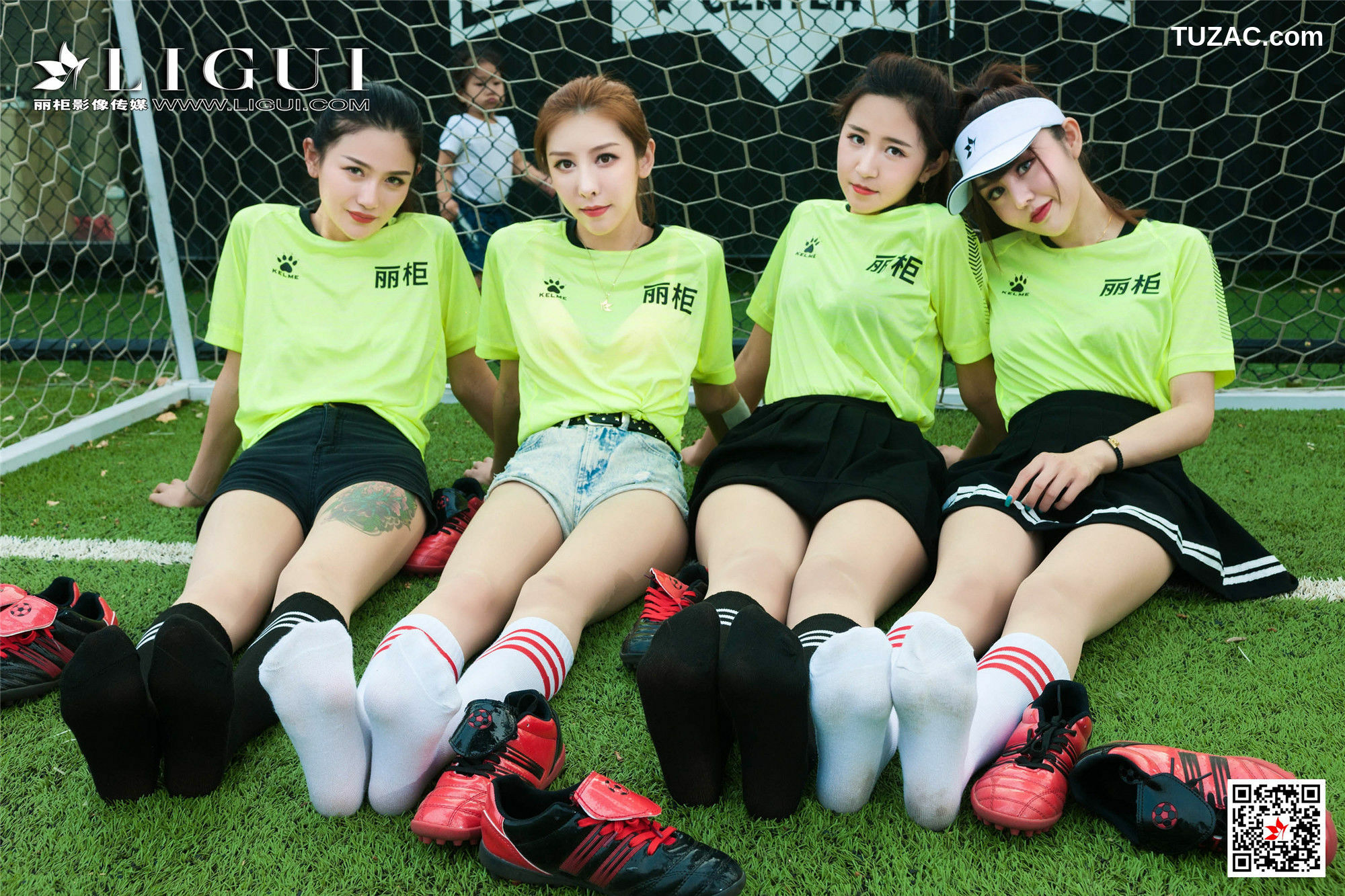 丽柜_兔子&amp;amp;凉儿&amp;amp;甜甜&amp;amp;允娜《足球丝足》 写真集[52P]