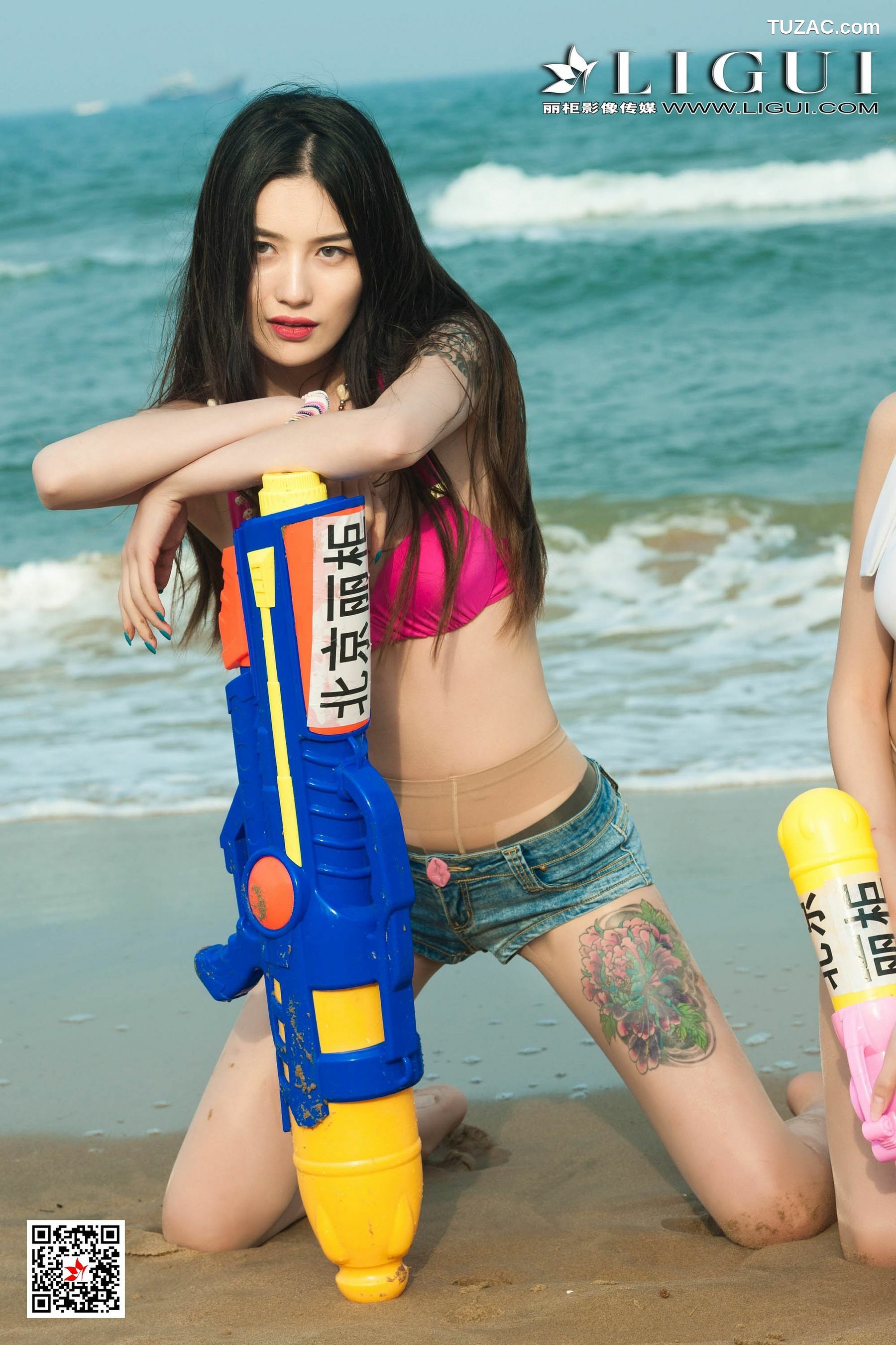 丽柜_兔子&amp;amp;凉儿&amp;amp;甜甜《沙滩丝足》 写真集[48P]