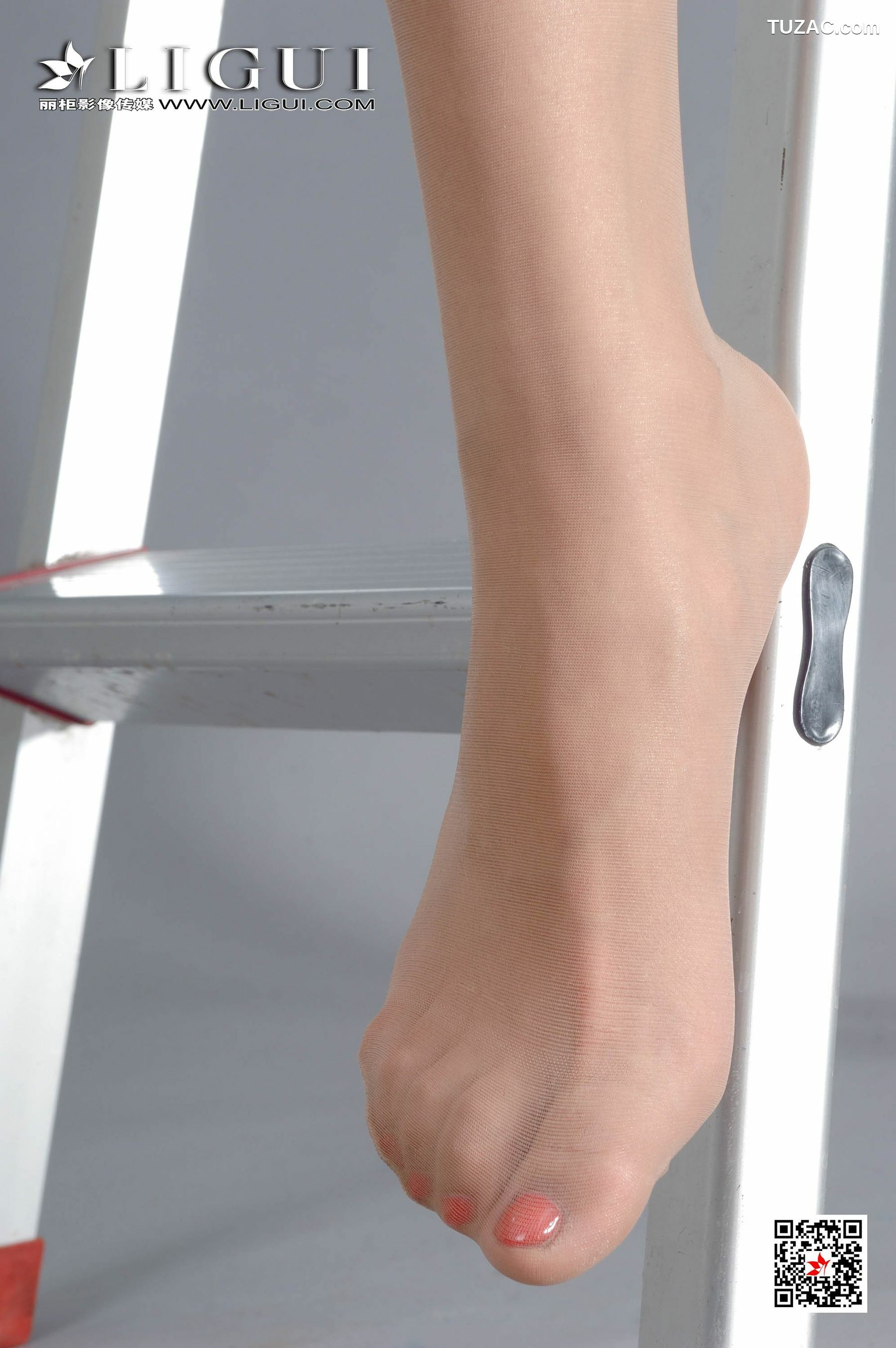 丽柜_可馨《皮衣高叉》 写真集[88P]