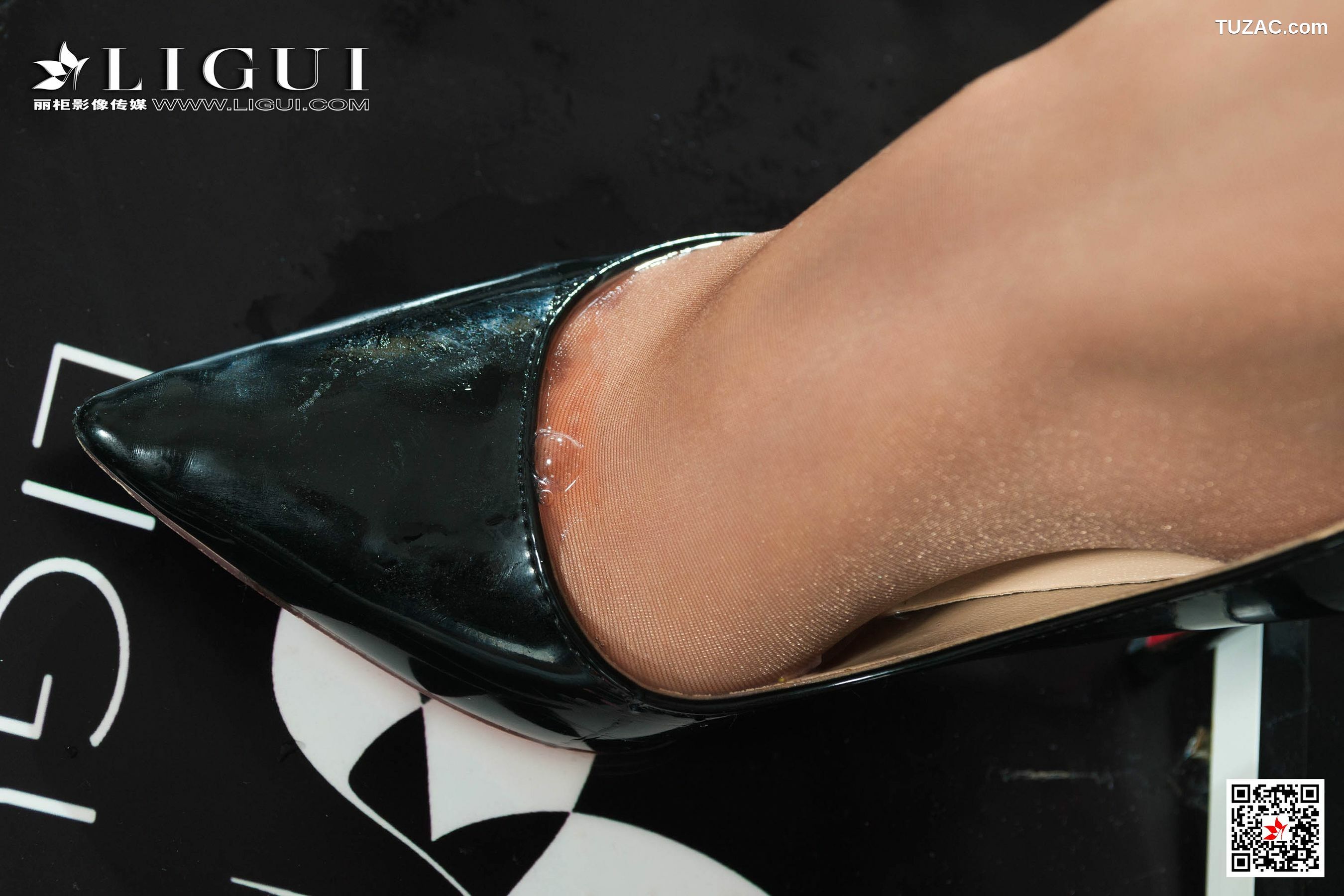 丽柜_婷婷《黑丝香蕉丝足诱惑》 写真集[74P]