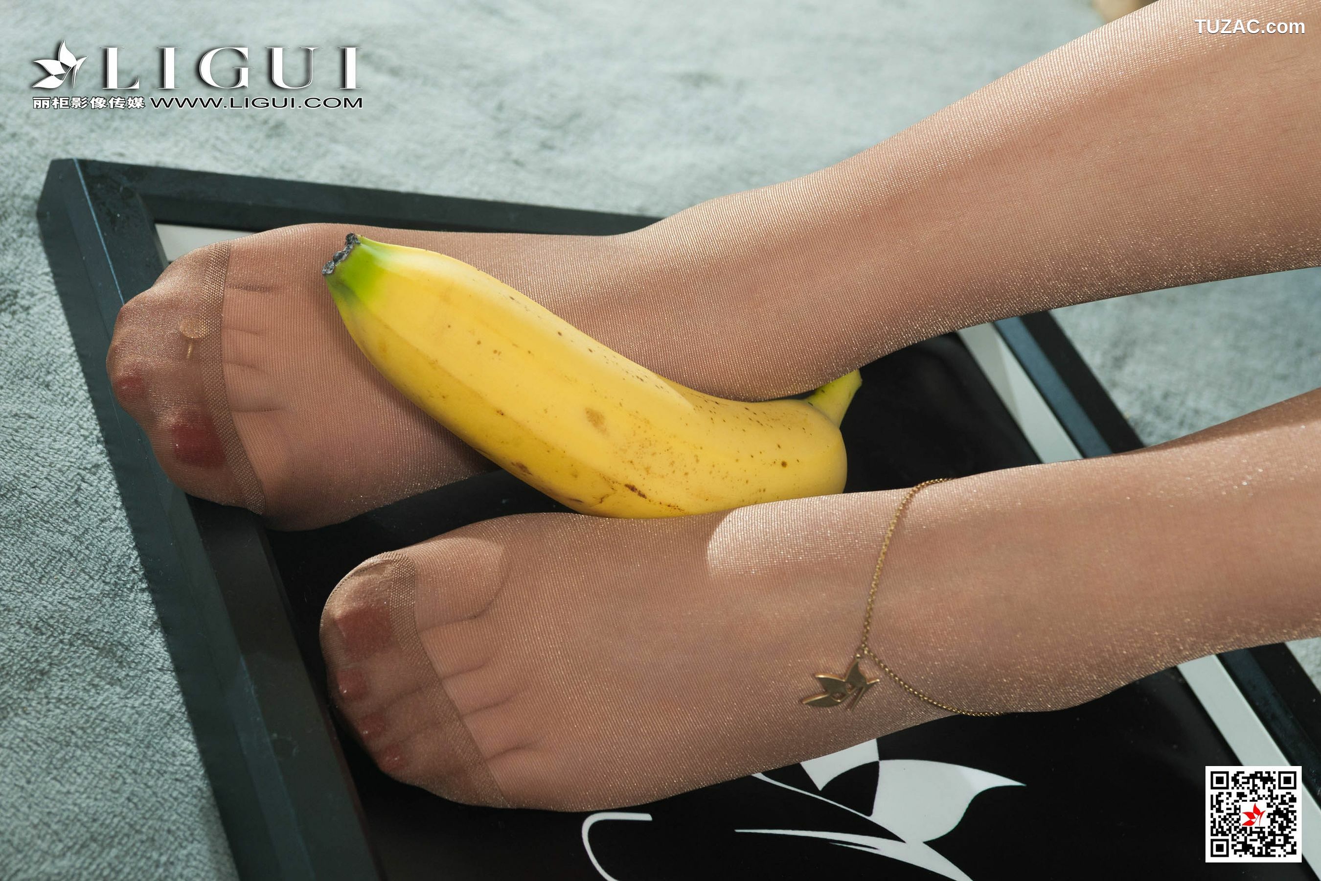 丽柜_婷婷《黑丝香蕉丝足诱惑》 写真集[74P]