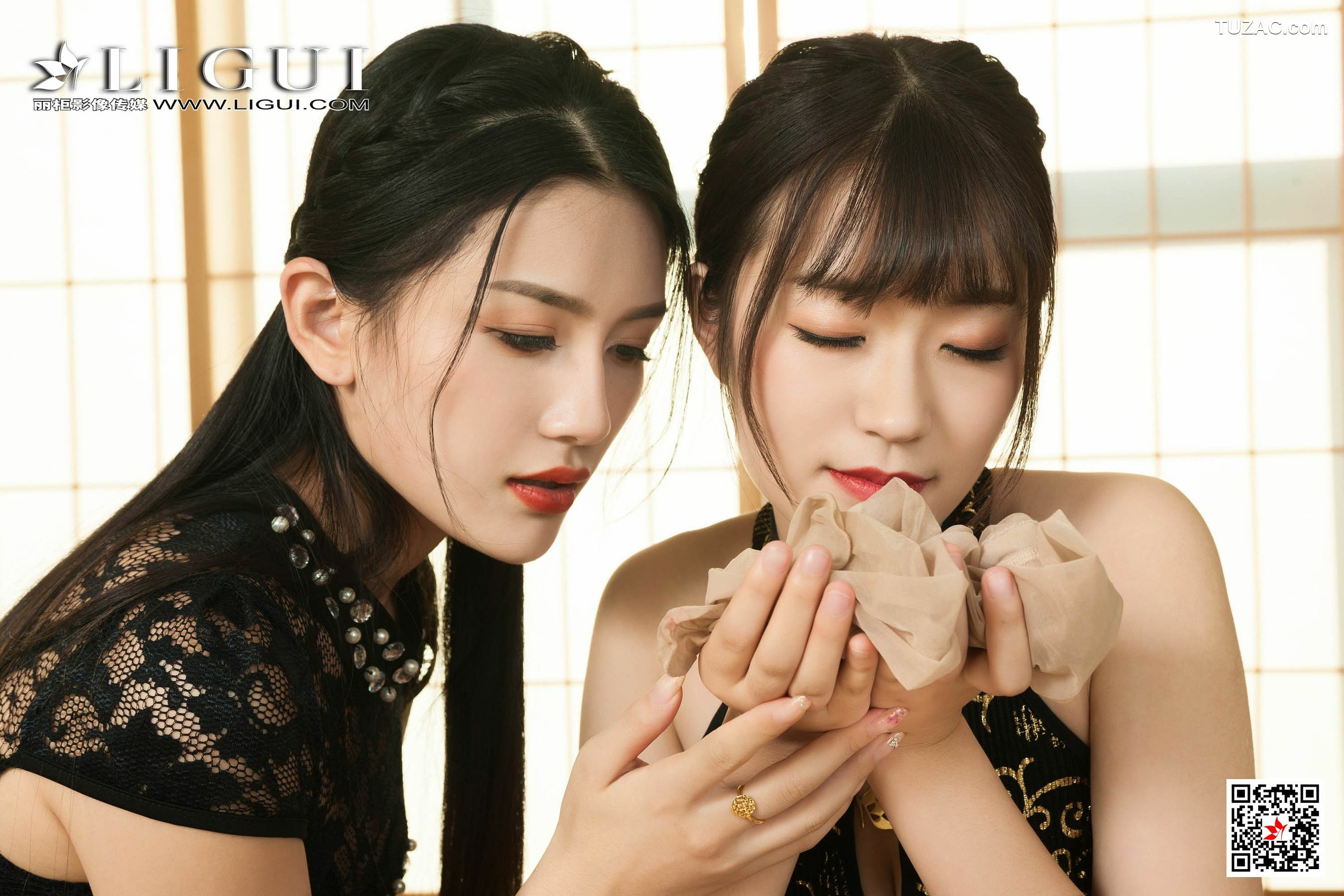 丽柜_安娜&amp;amp;甜甜《双生旗袍丝袜女神》 写真集[72P]