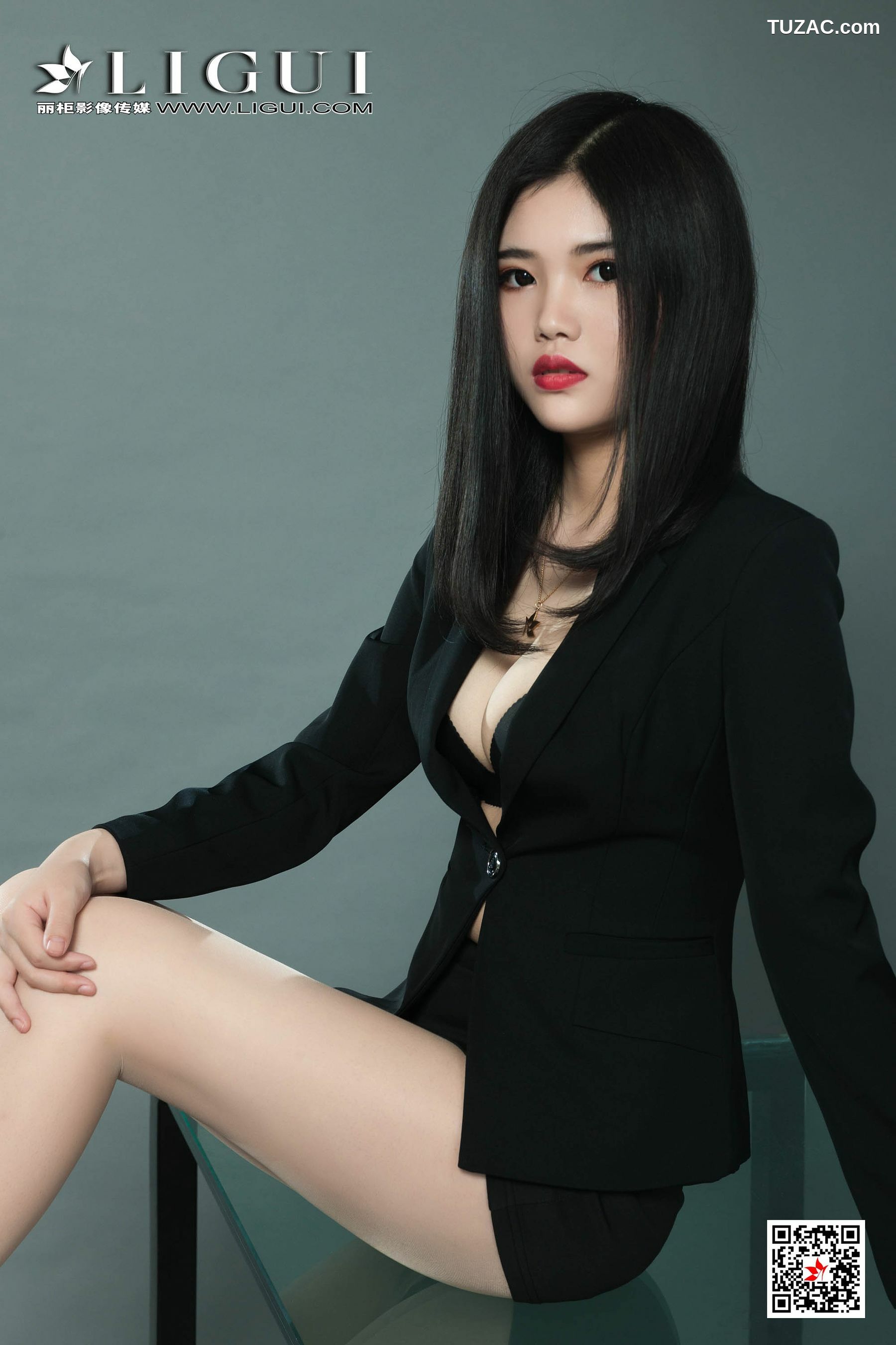丽柜_小辫儿《肉丝西服OL美腿》 写真集[47P]