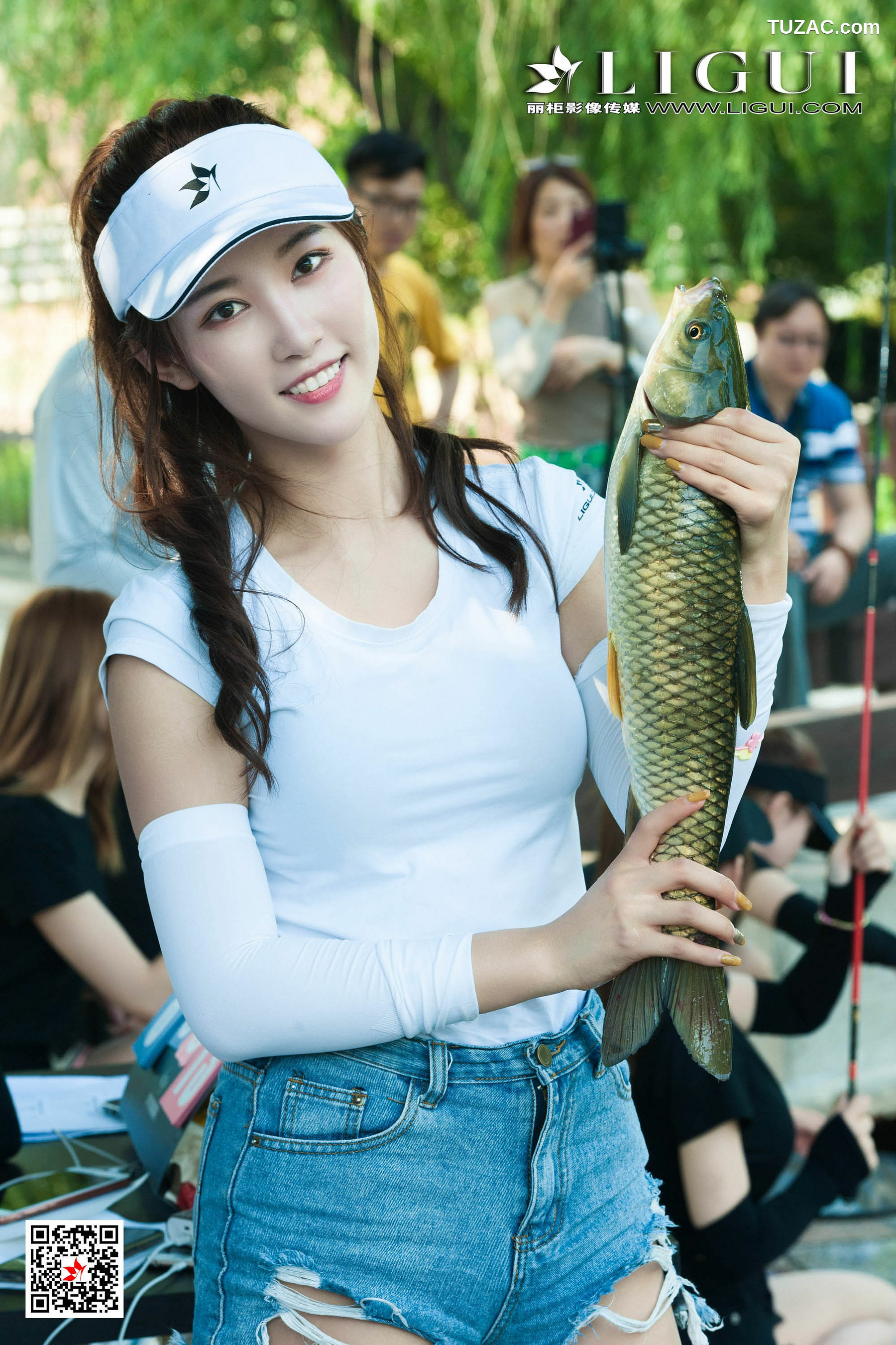 丽柜_文静&amp;amp;然然《垂钓园丝足》 网络丽人 写真集[70P]