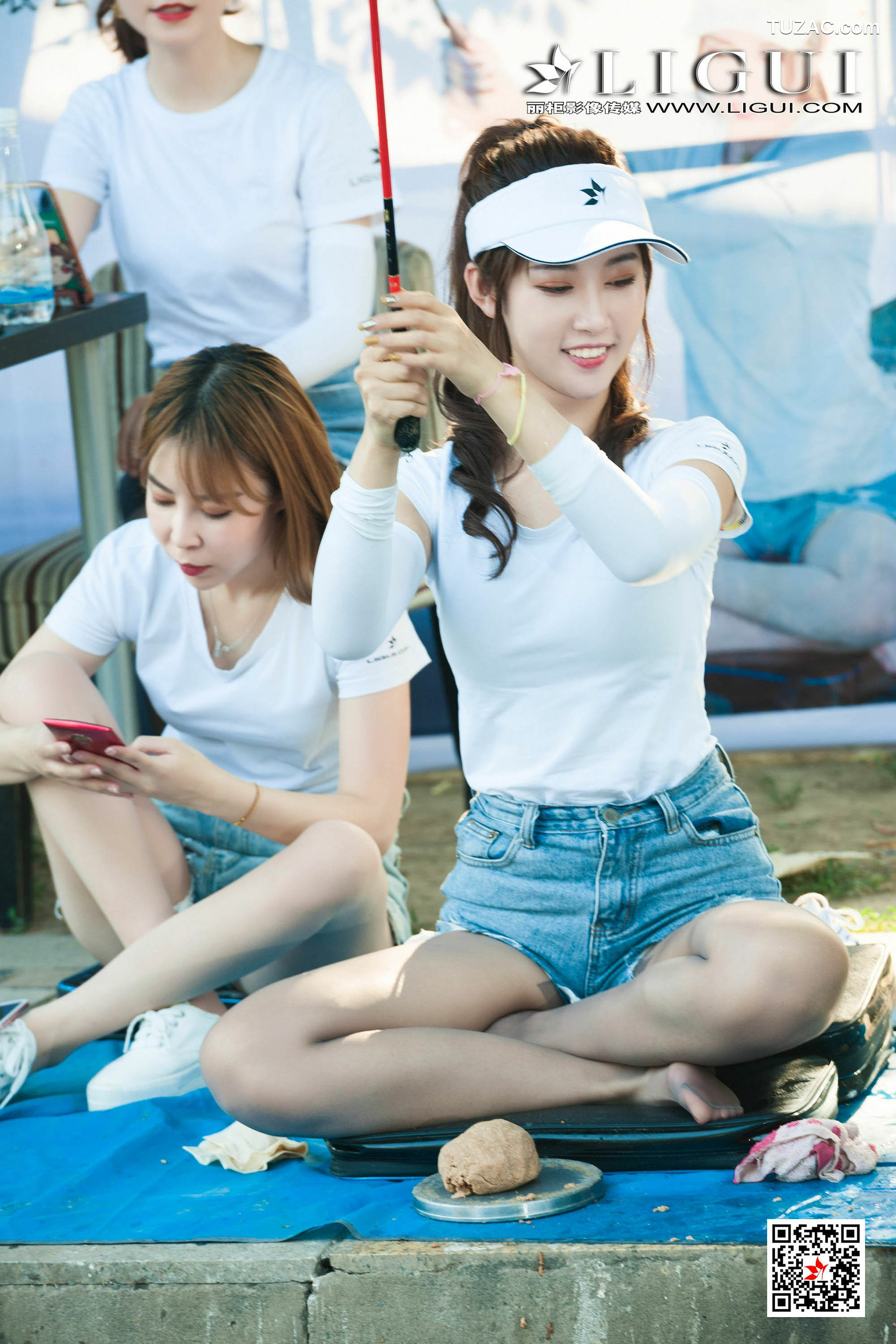 丽柜_文静&amp;amp;然然《垂钓园丝足》 网络丽人 写真集[70P]