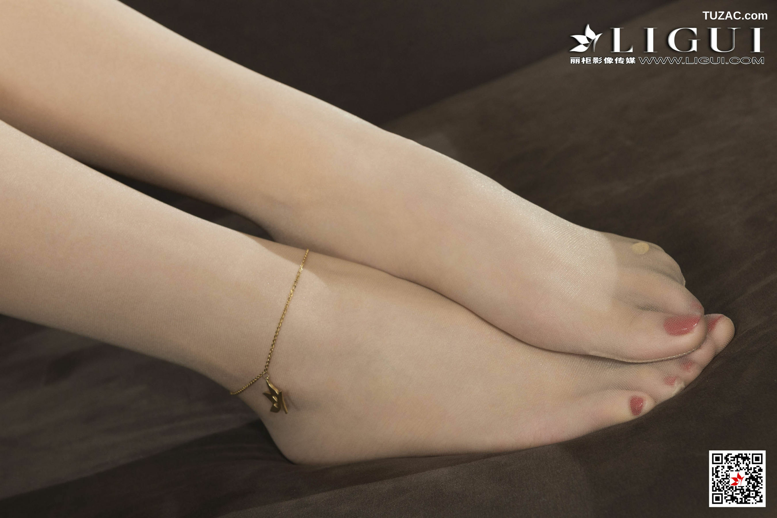 丽柜_晓优《沙发肉丝OL》 写真集[67P]