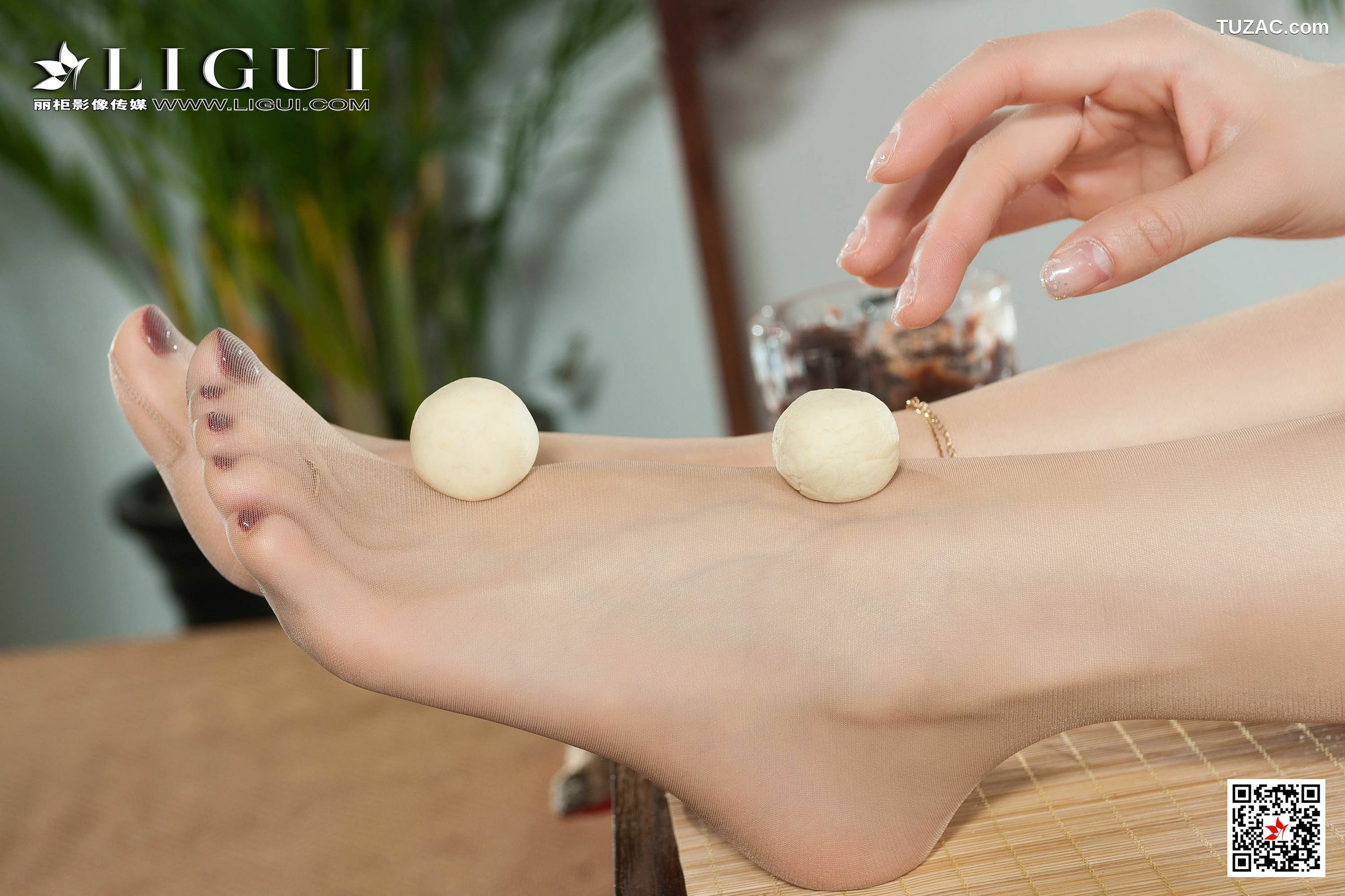 丽柜_模特凉儿《肉丝厨娘》 网络丽人 写真集[61P]