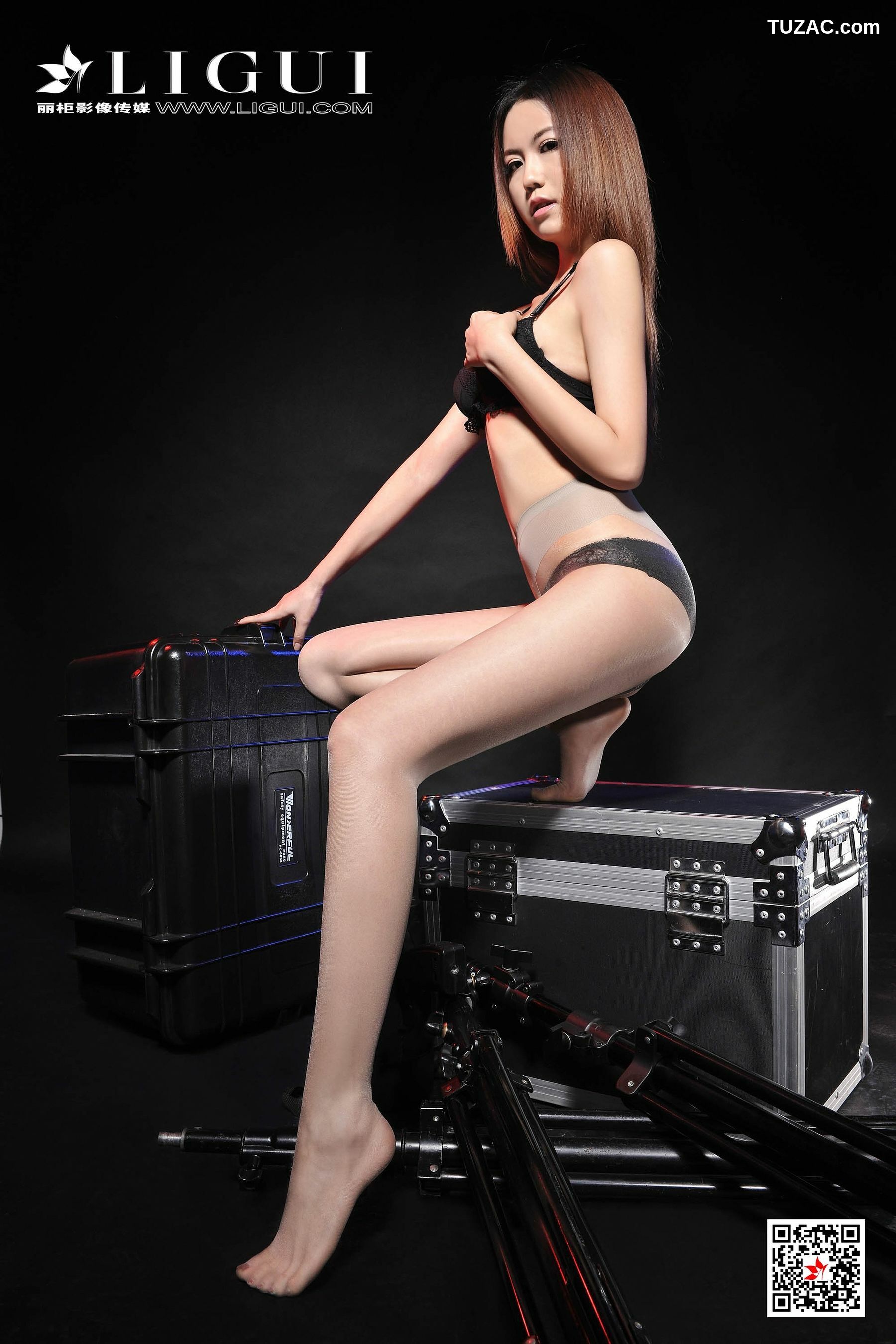 丽柜_模特可馨《皮衣VS肉丝》 网络丽人 写真集[74P]