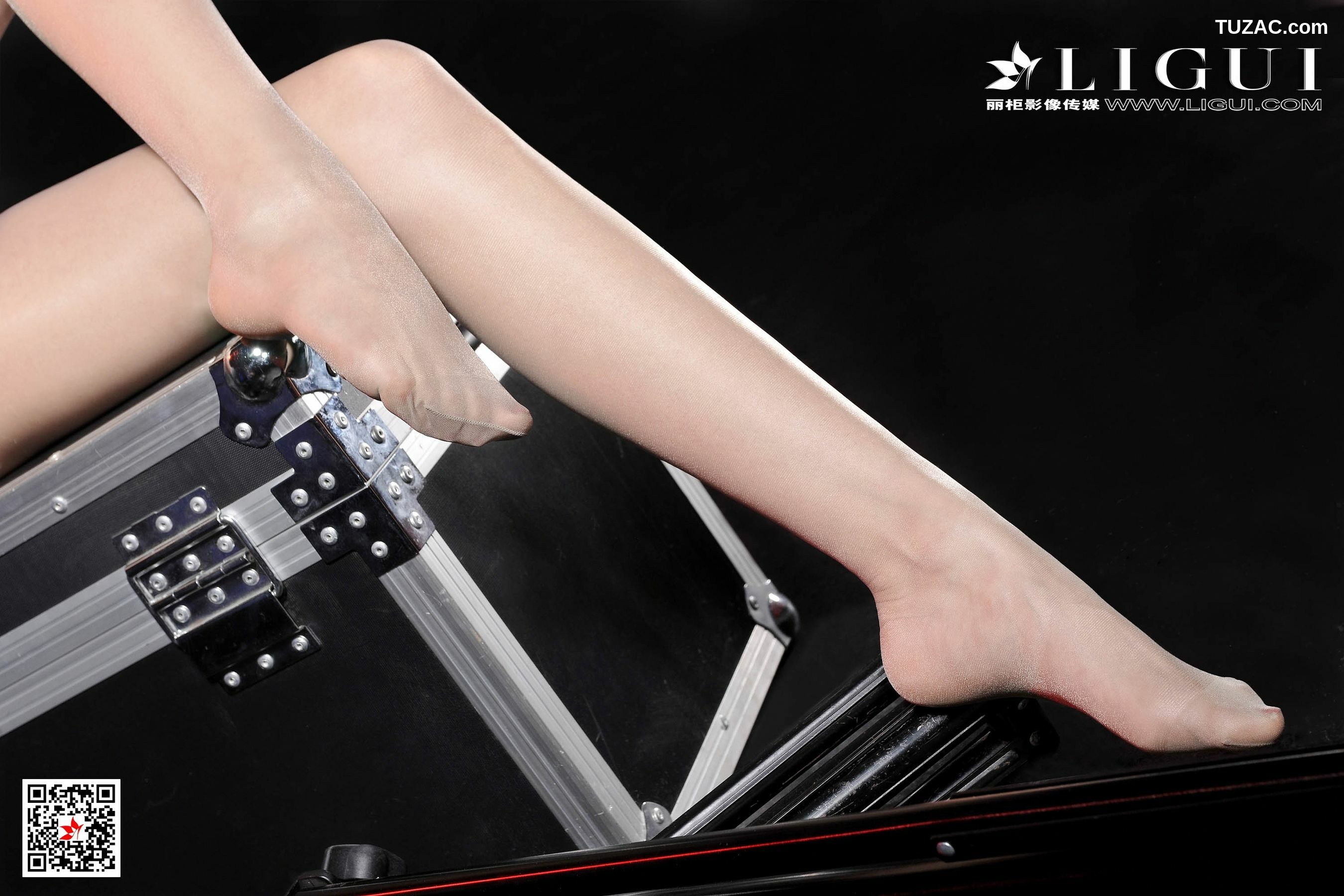 丽柜_模特可馨《皮衣VS肉丝》 网络丽人 写真集[74P]