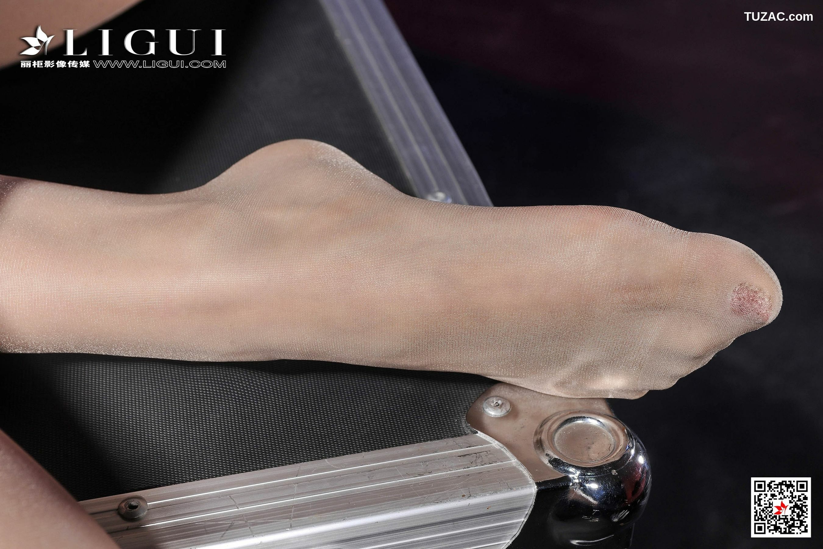 丽柜_模特可馨《皮衣VS肉丝》 网络丽人 写真集[74P]