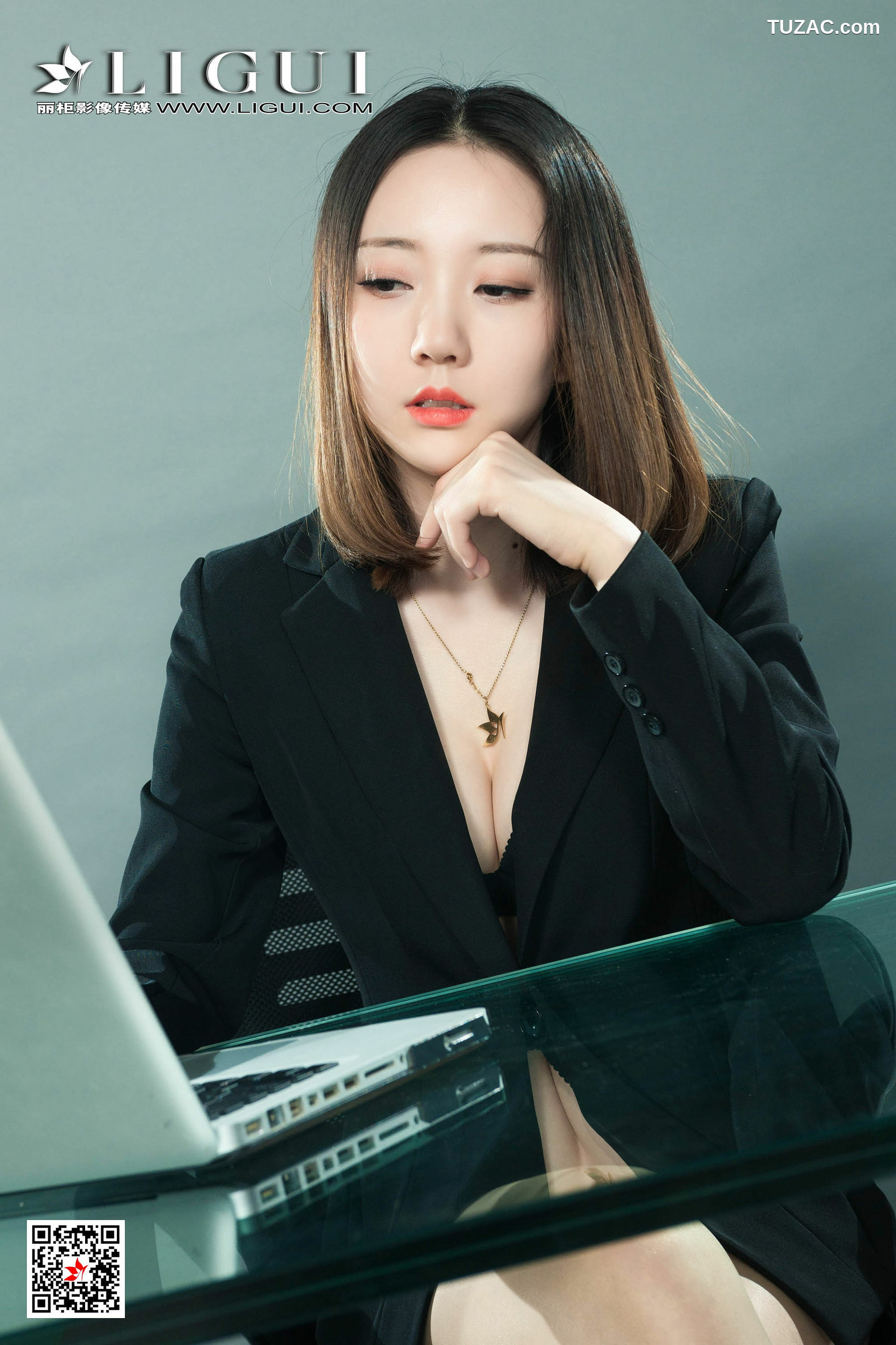 丽柜_模特小米《肉丝OL女郎》 美腿丝足写真集[61P]