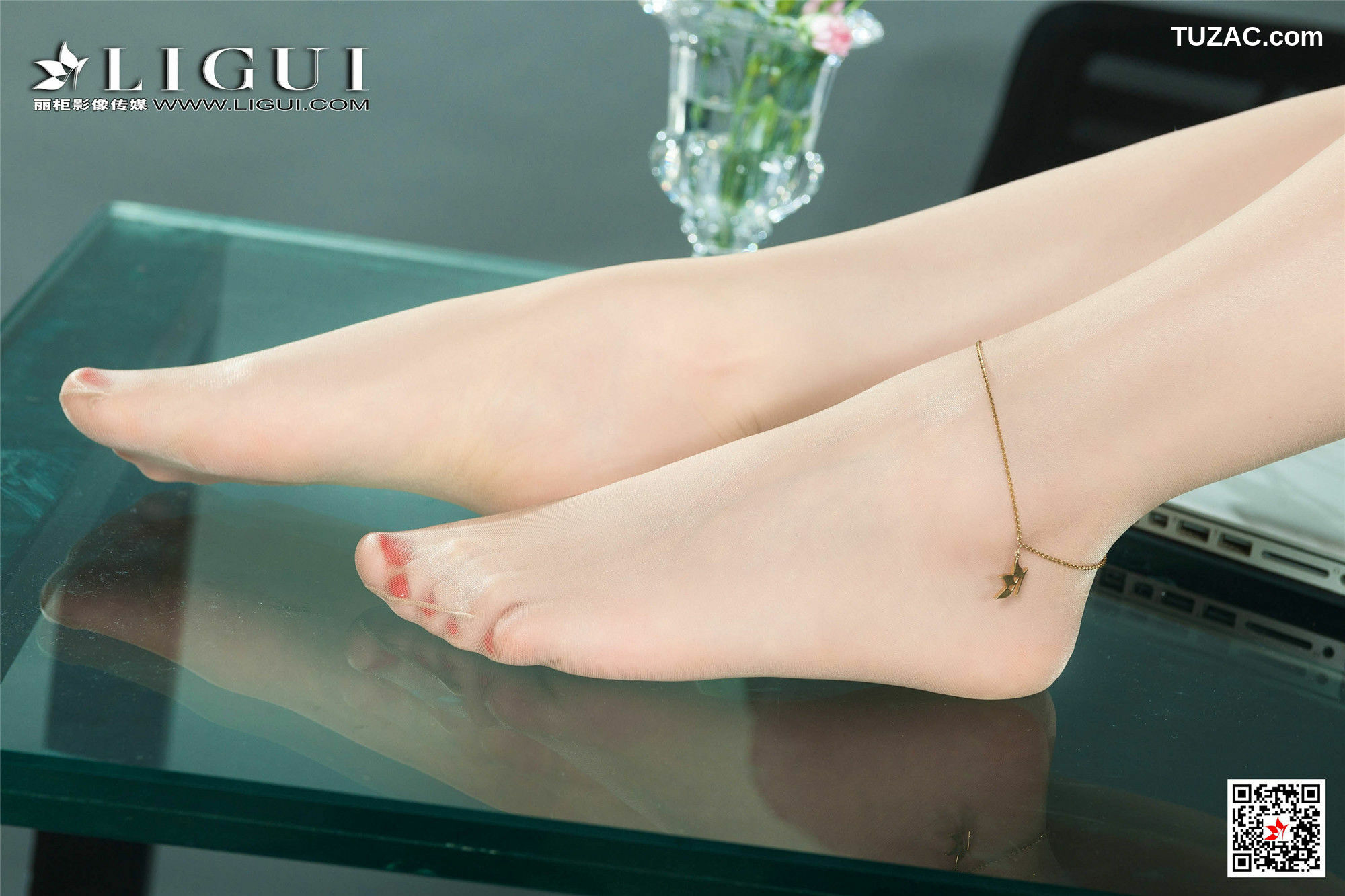 丽柜_模特小米《肉丝OL女郎》 美腿丝足写真集[61P]