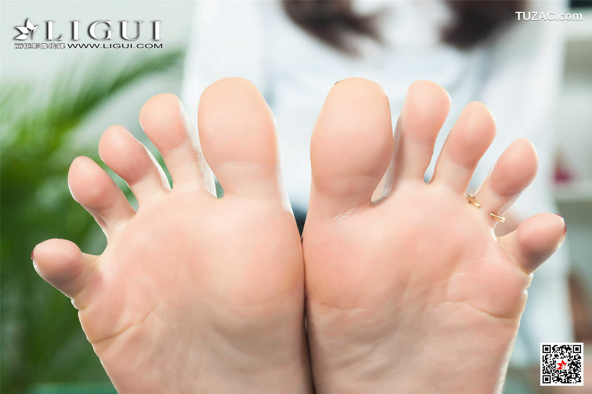 丽柜_模特阿倩《OL丝袜玉足》 丝袜美腿 写真集[60P]