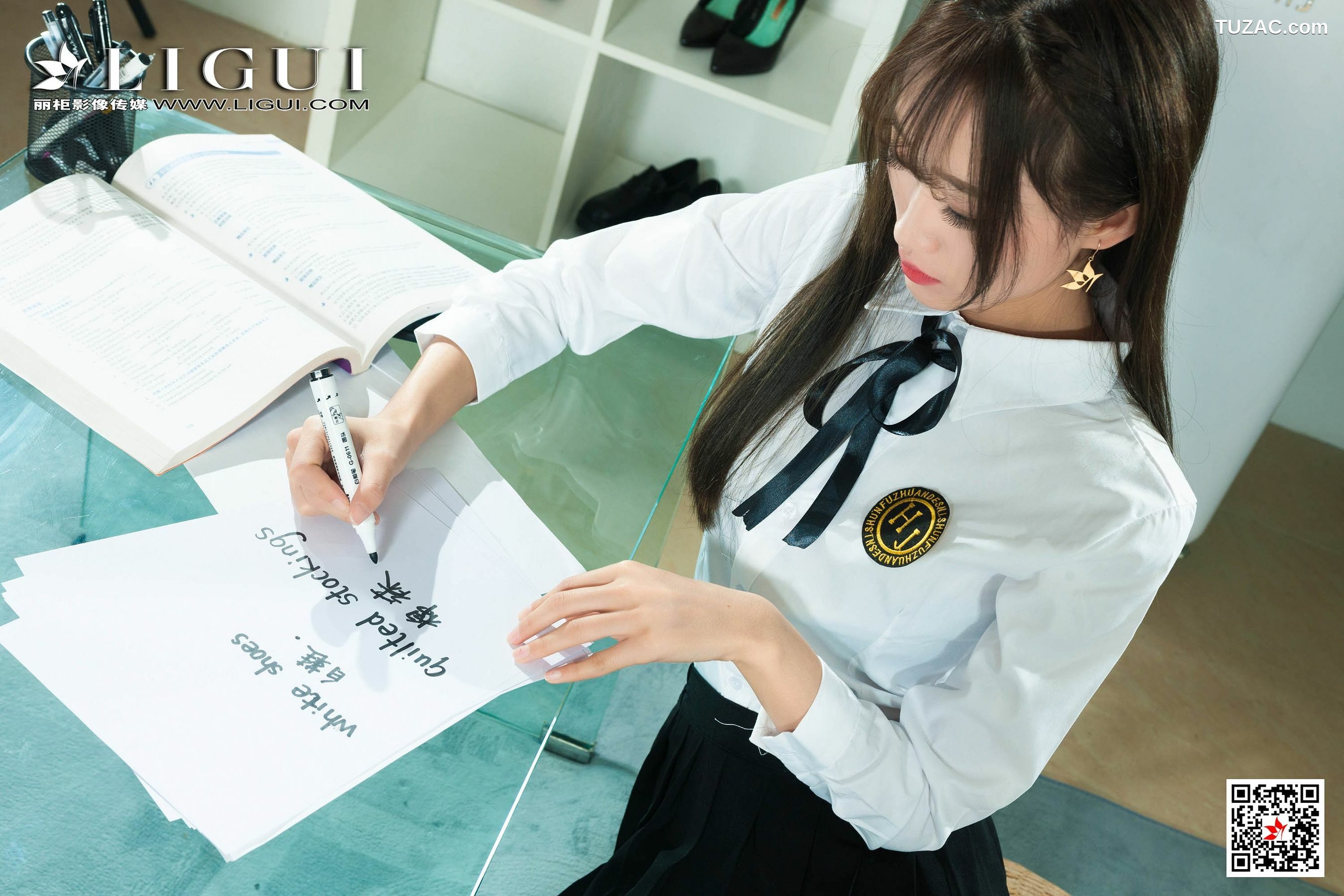 丽柜_王炜炜《交作业》 美腿丝足写真集[60P]