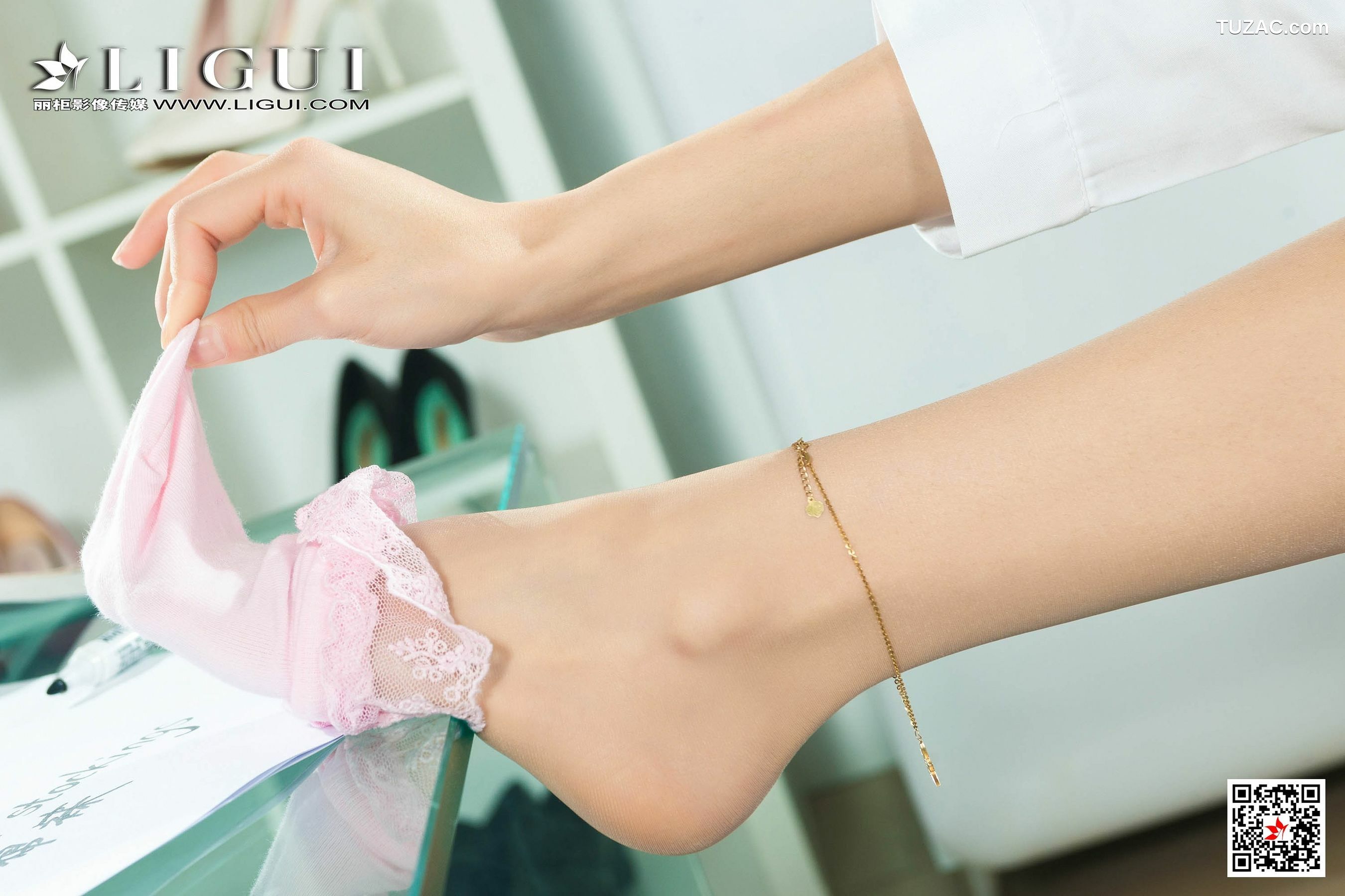 丽柜_王炜炜《交作业》 美腿丝足写真集[60P]