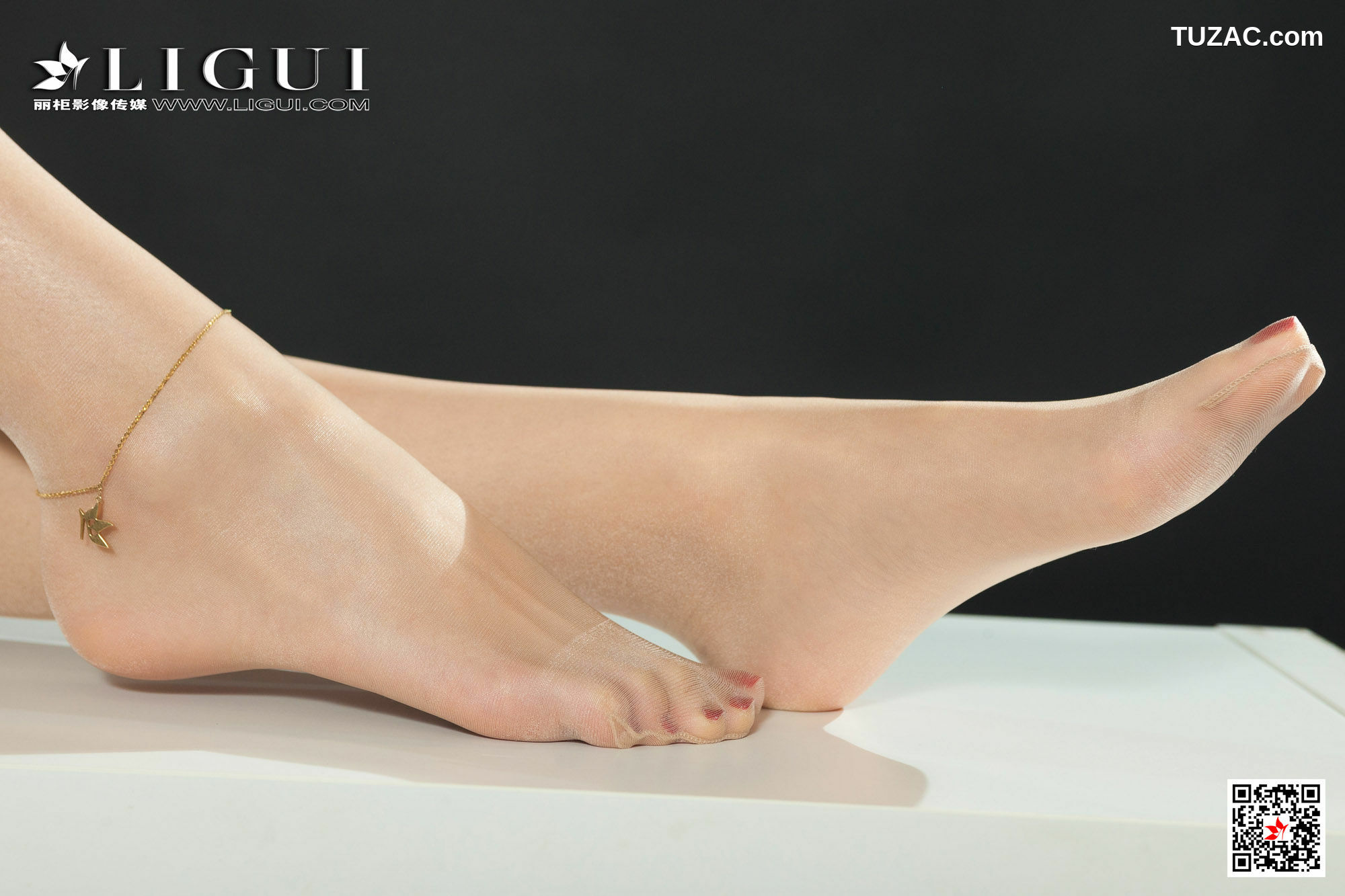 丽柜_王炜炜《性感白衬衫女郎》 写真集[72P]