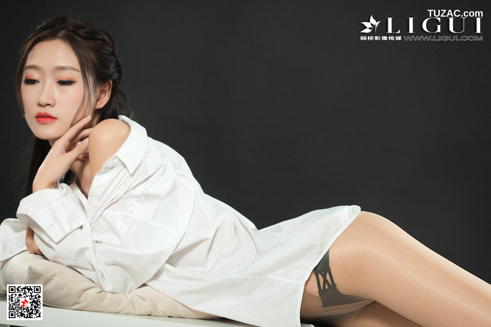 丽柜_王炜炜《性感白衬衫女郎》 写真集[72P]
