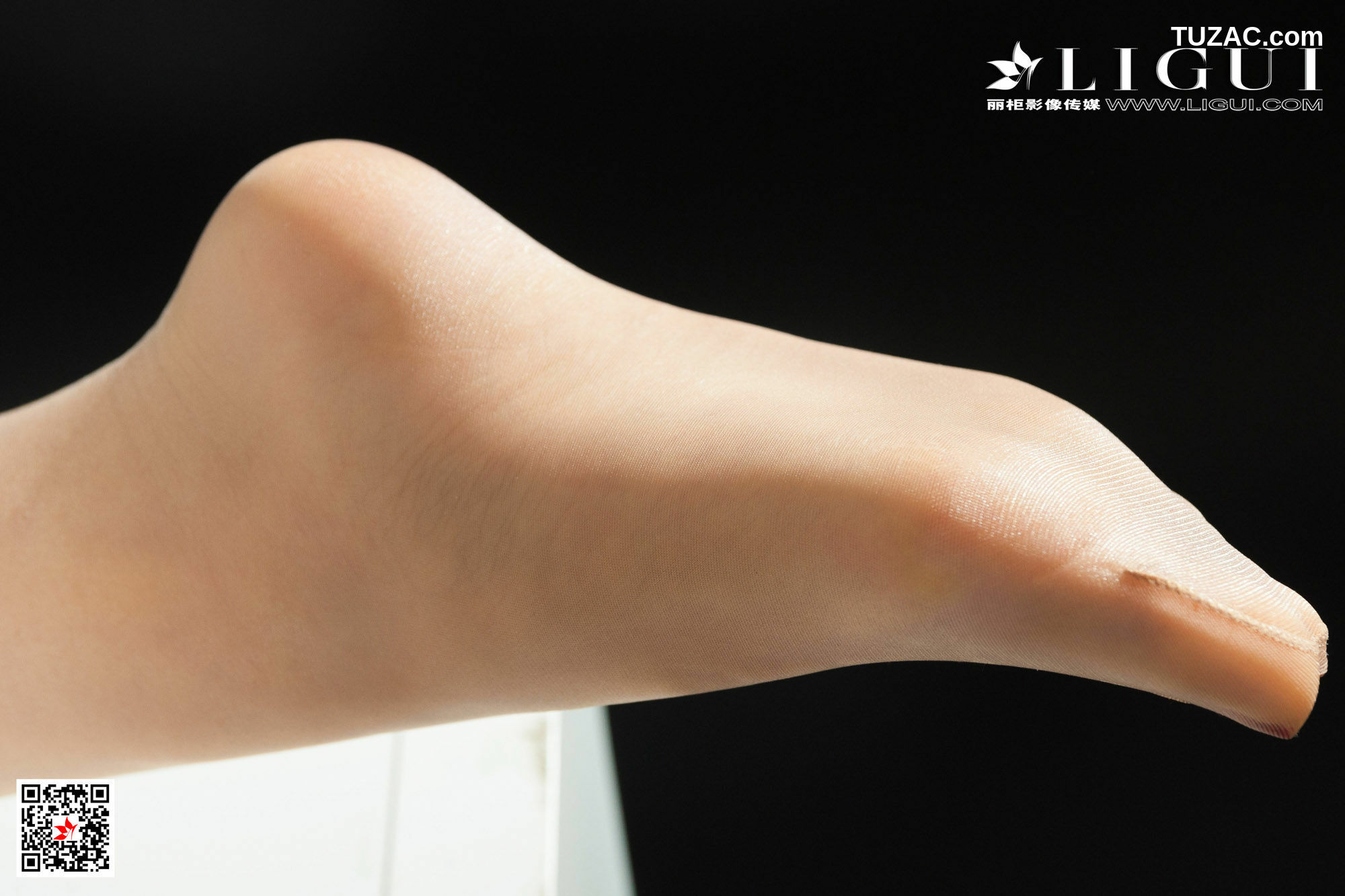 丽柜_王炜炜《性感白衬衫女郎》 写真集[72P]