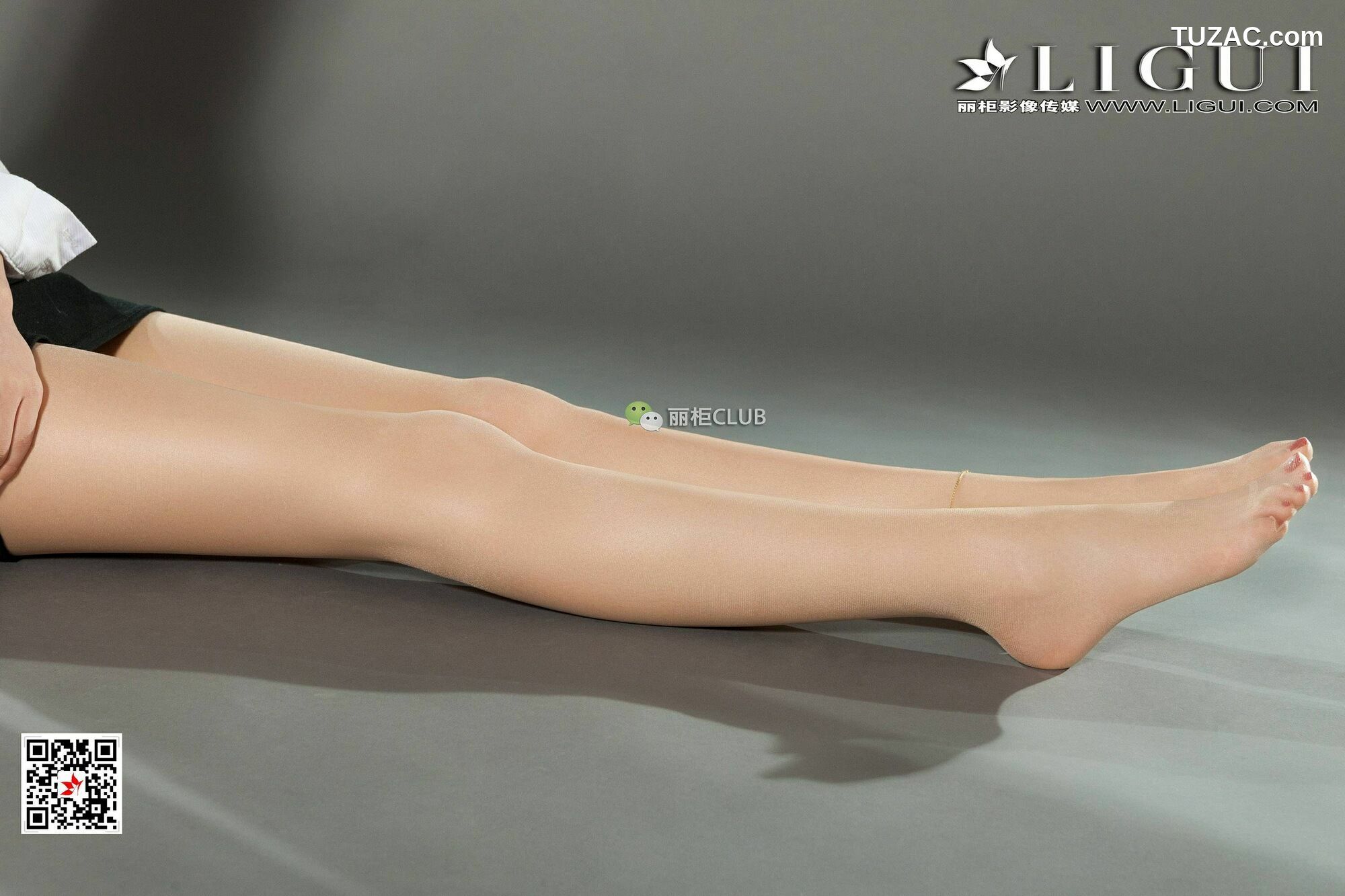 丽柜_王炜炜《肉丝高跟OL》 网络丽人 美腿丝足写真集[55P]