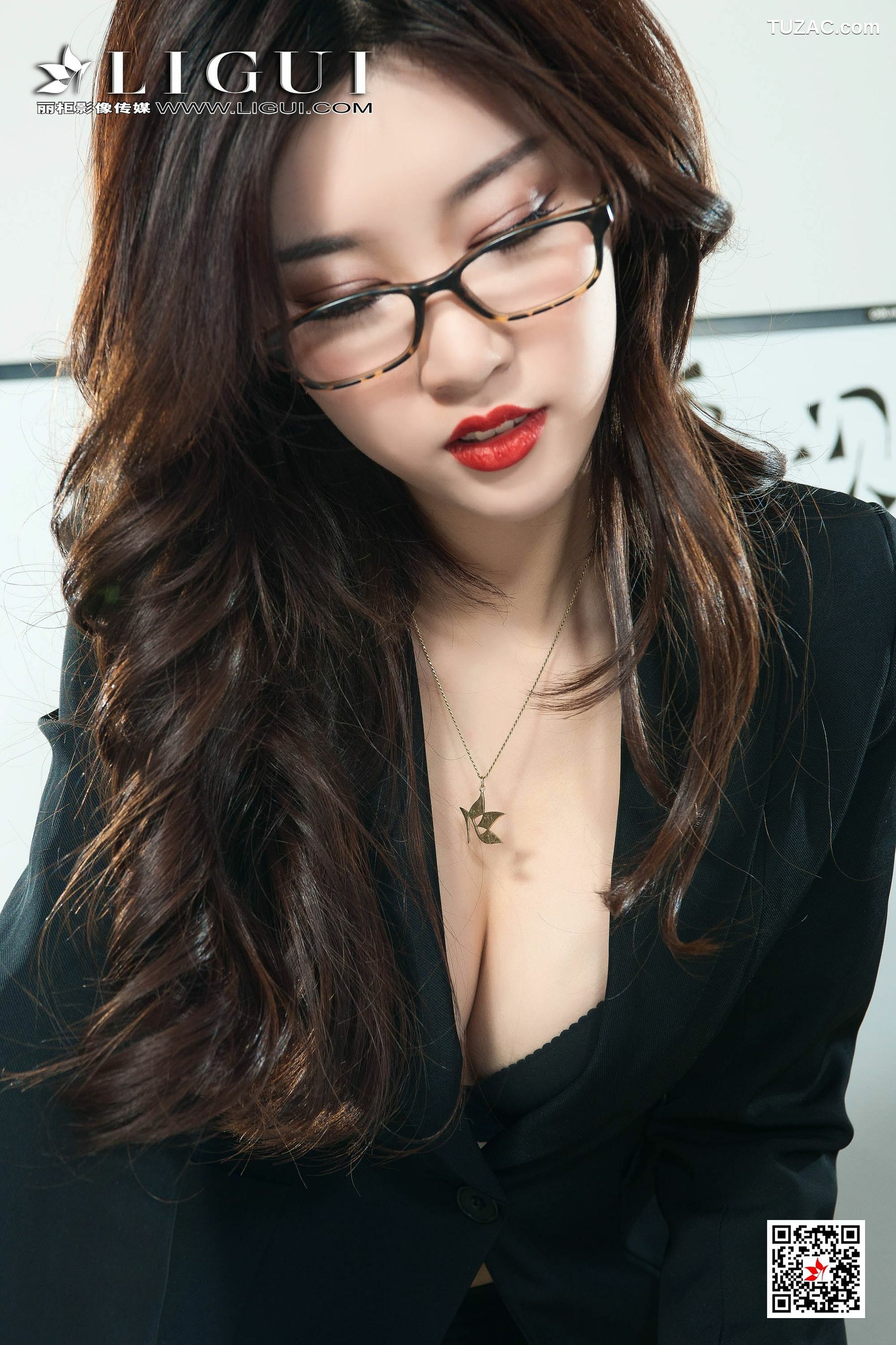 丽柜_筱筱&amp;amp;兔子《双生丝足诱惑》 写真集[86P]