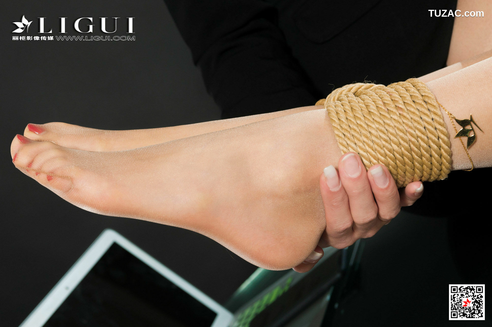 丽柜_筱筱&amp;amp;王欣竹《OL丝足诱惑》 写真集[83P]