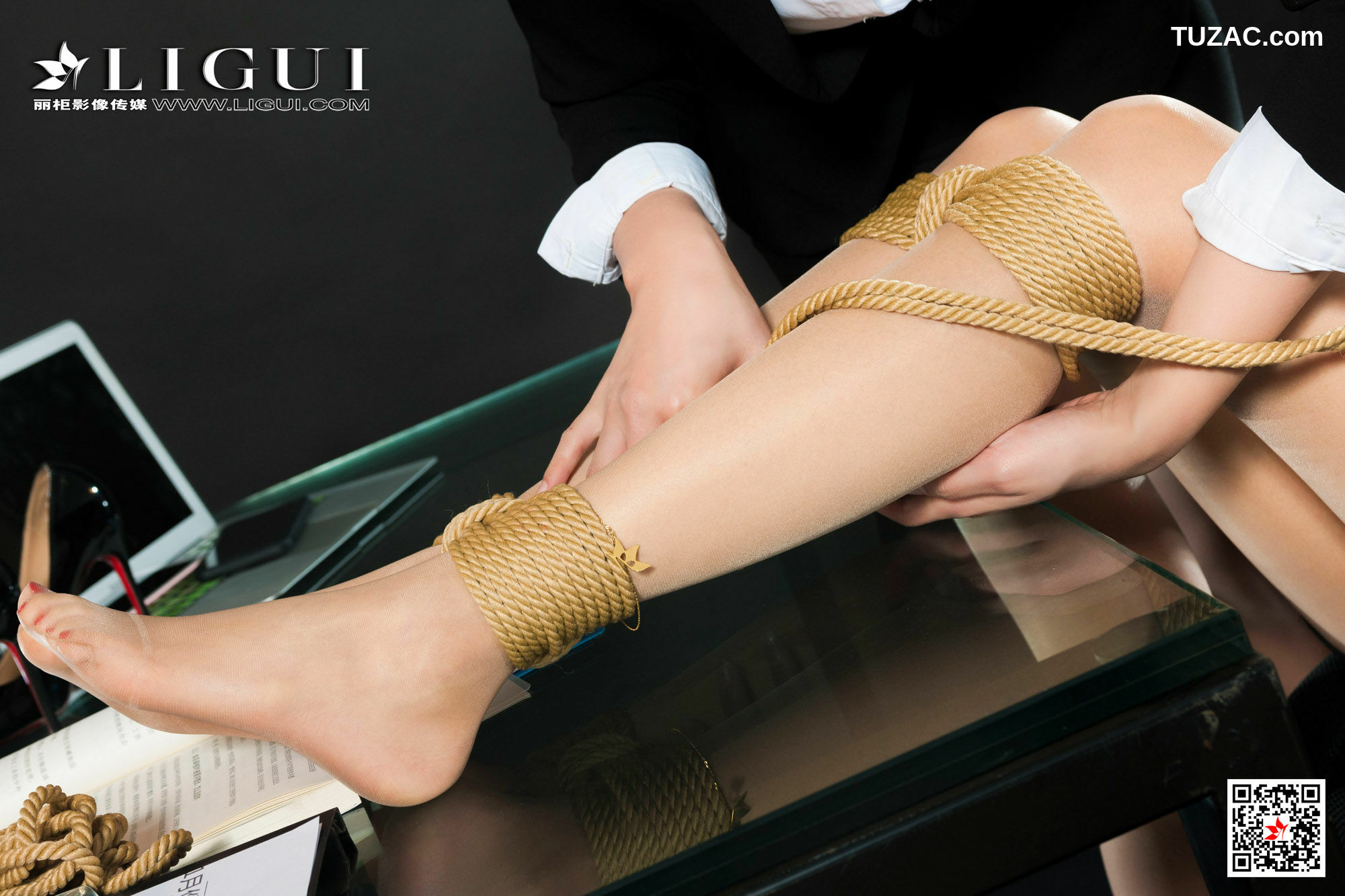 丽柜_筱筱&amp;amp;王欣竹《OL丝足诱惑》 写真集[83P]
