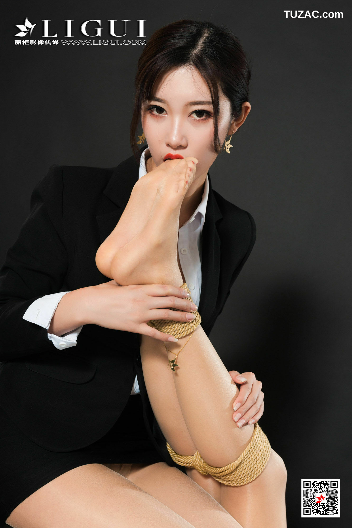 丽柜_筱筱&amp;amp;王欣竹《OL丝足诱惑》 写真集[83P]