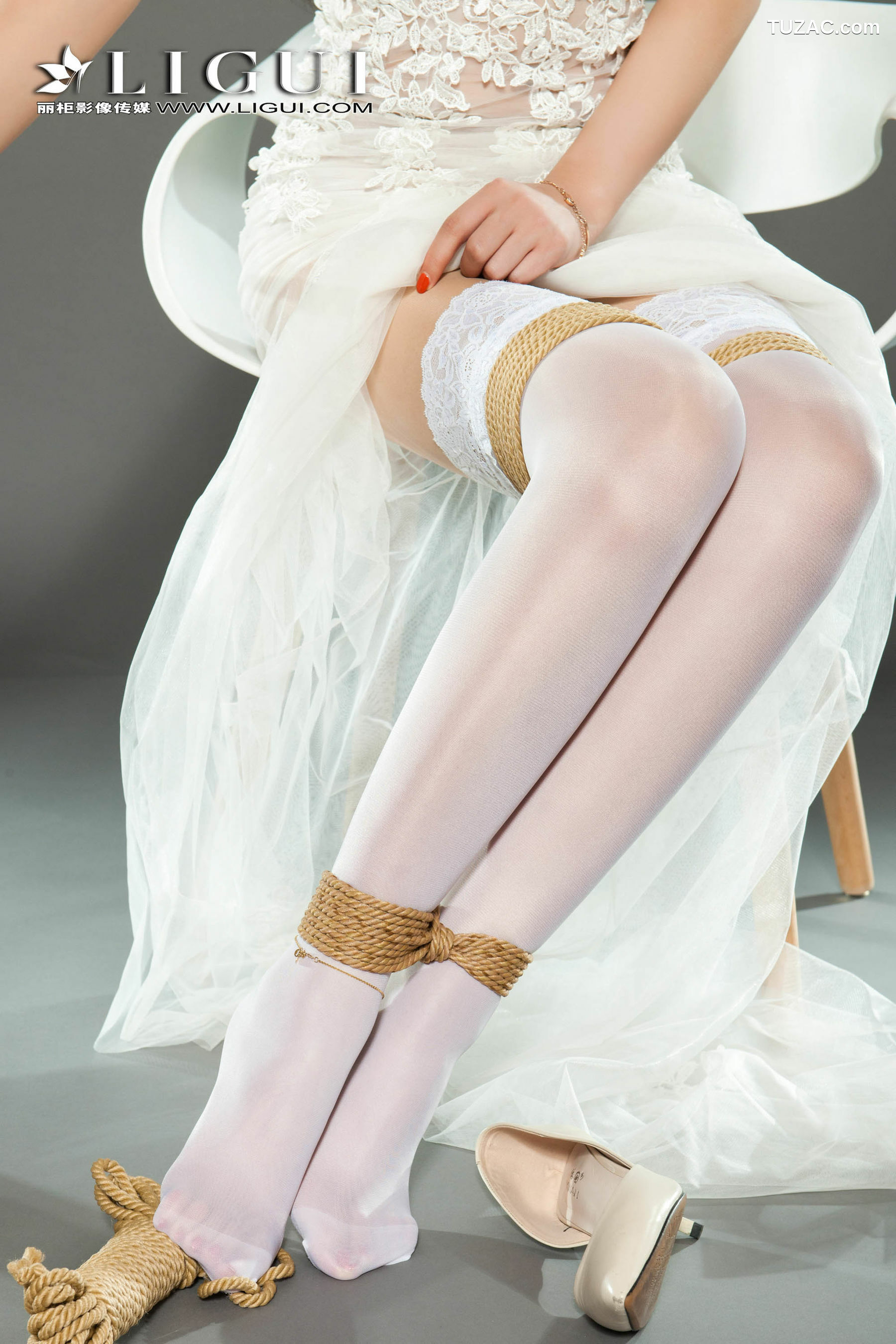 丽柜_筱筱《蕾丝长裙美束》 美腿丝足写真集[80P]
