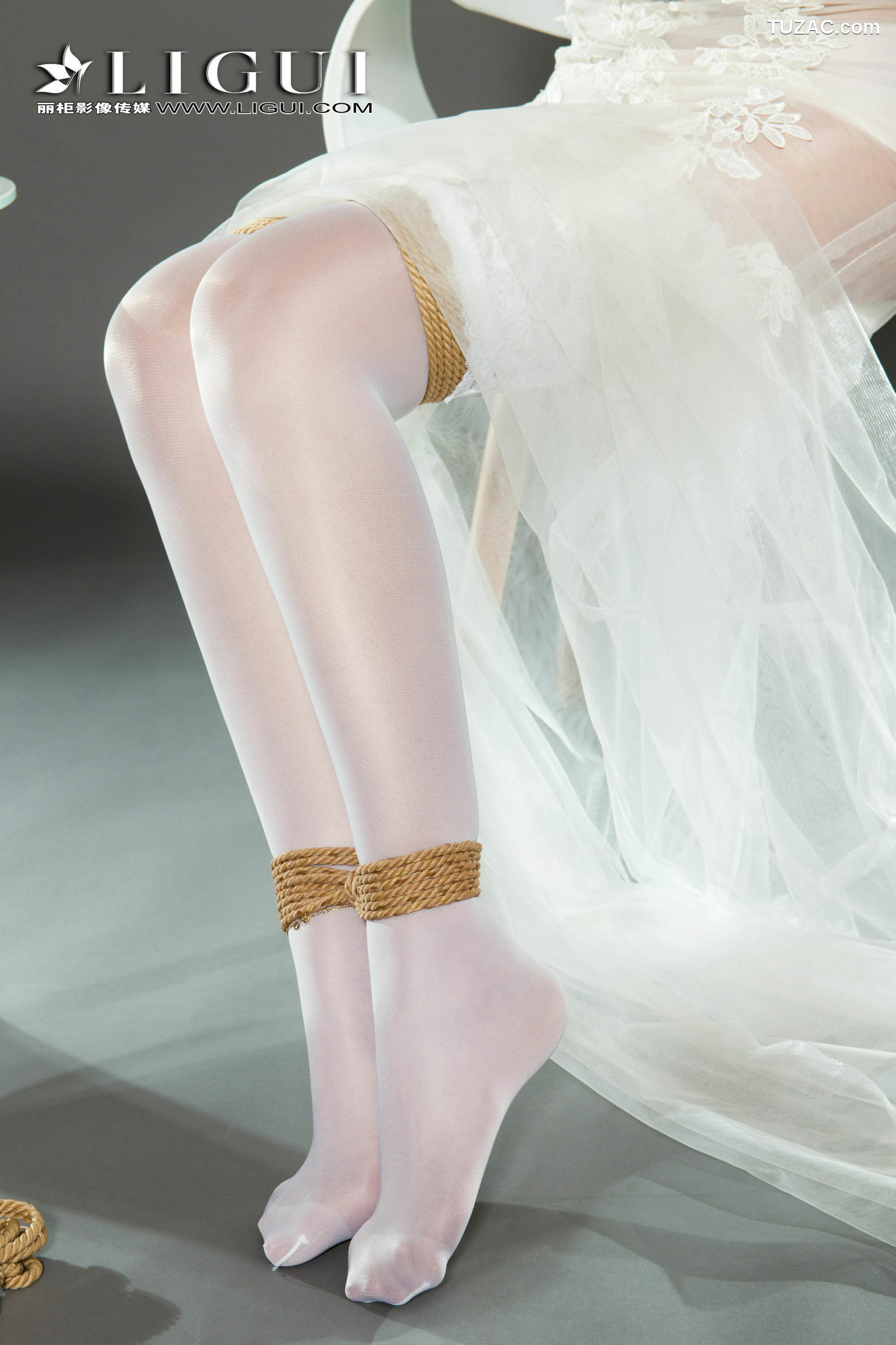 丽柜_筱筱《蕾丝长裙美束》 美腿丝足写真集[80P]