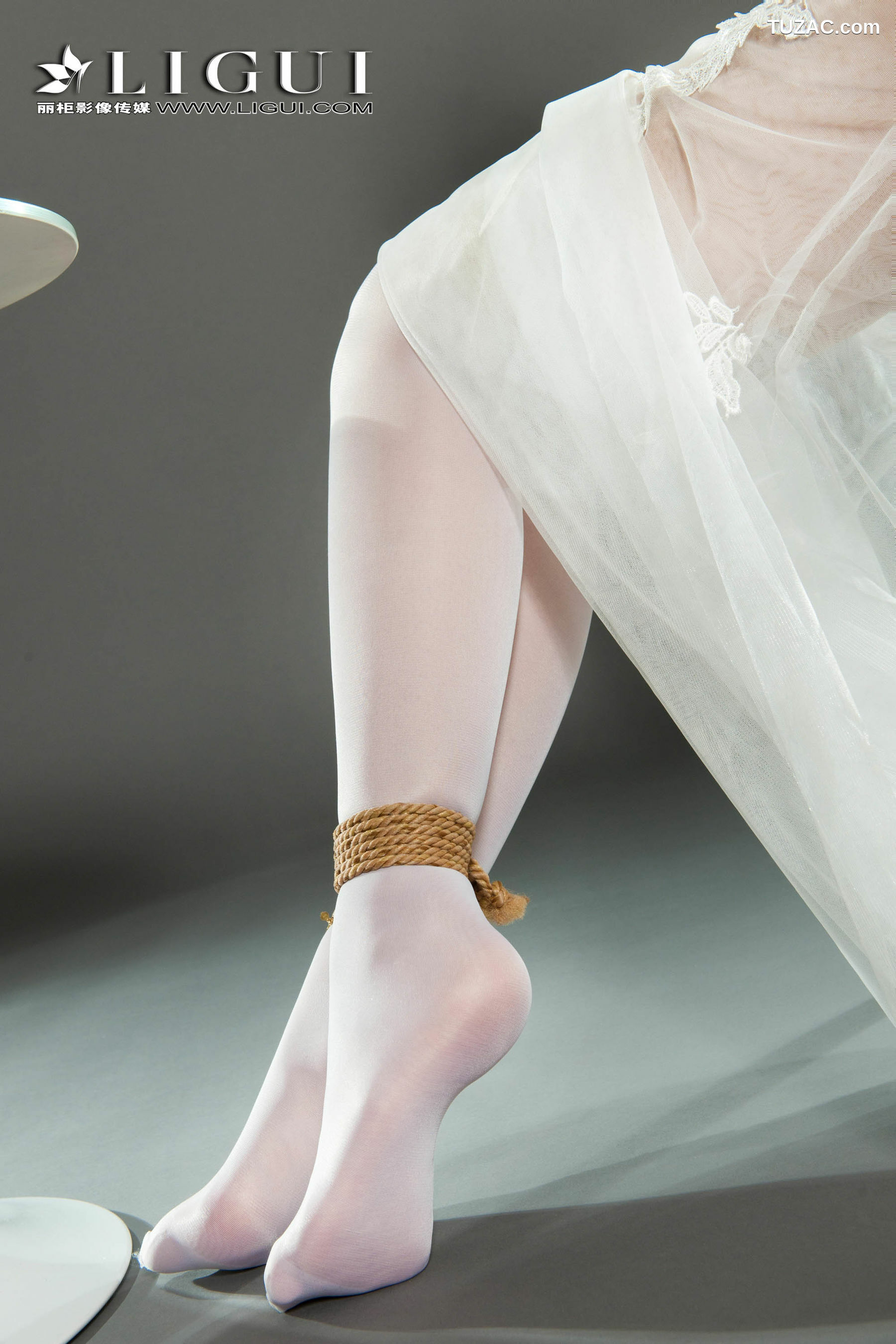 丽柜_筱筱《蕾丝长裙美束》 美腿丝足写真集[80P]